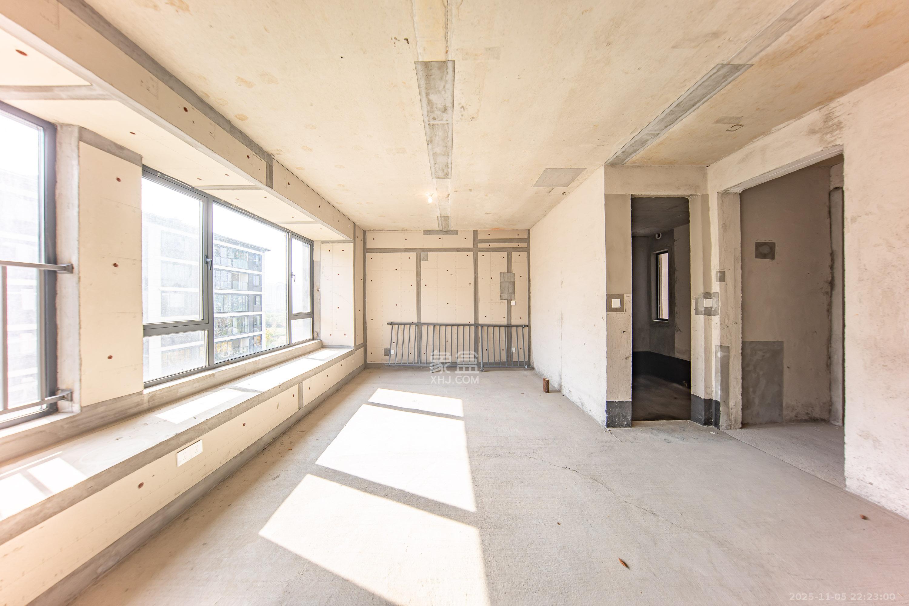 中建钰山湖  4室2厅2卫    330.0万卧室