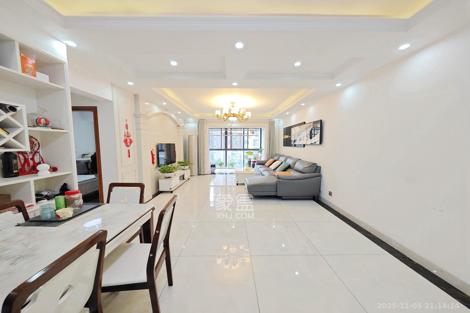 新城新世界一二三期 3室2厅2卫 125.0万 新城新世界一二三期 3室2厅2卫 125.0万客厅