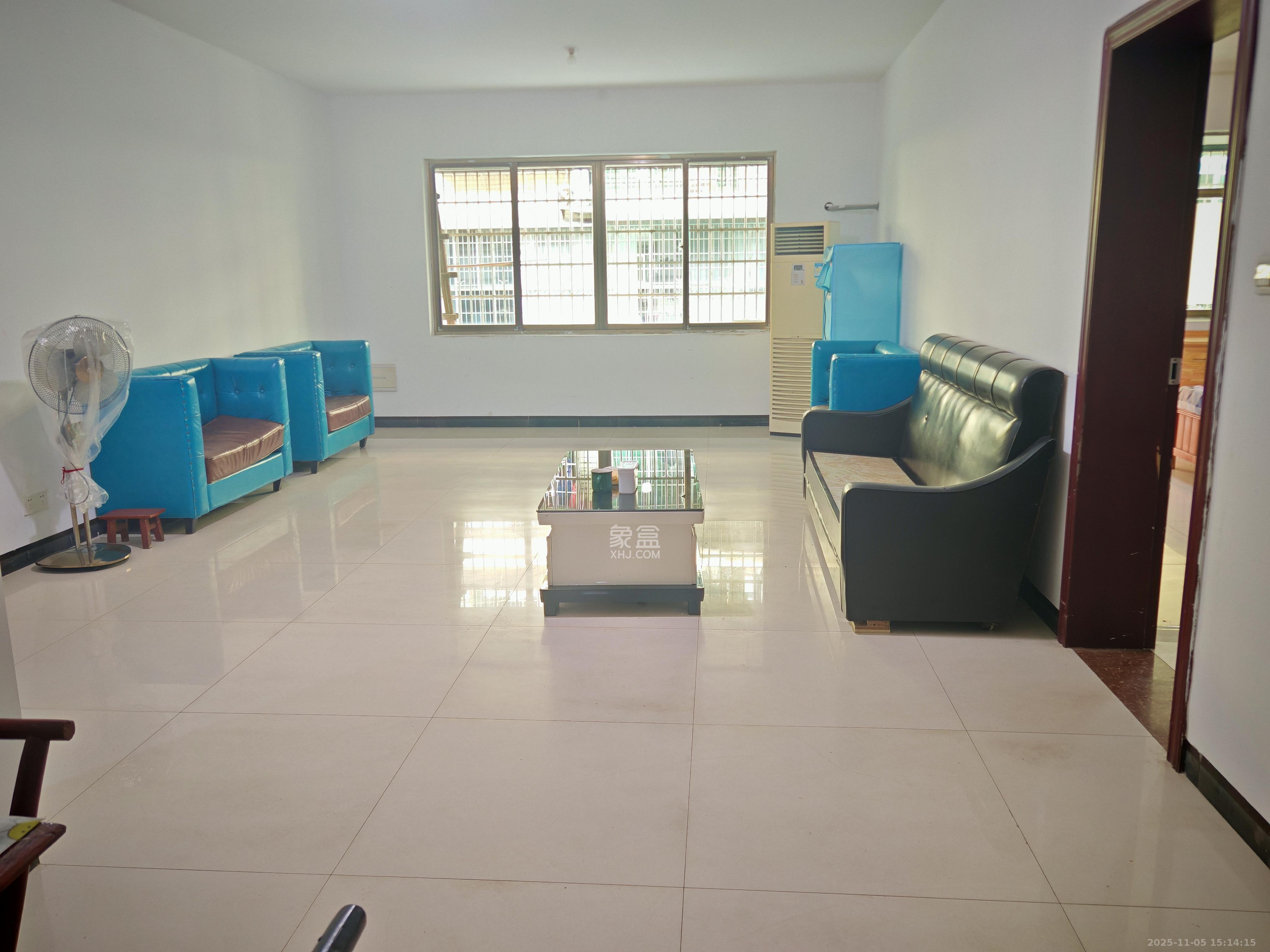 青青家园  3室2厅2卫    1700.0元/月