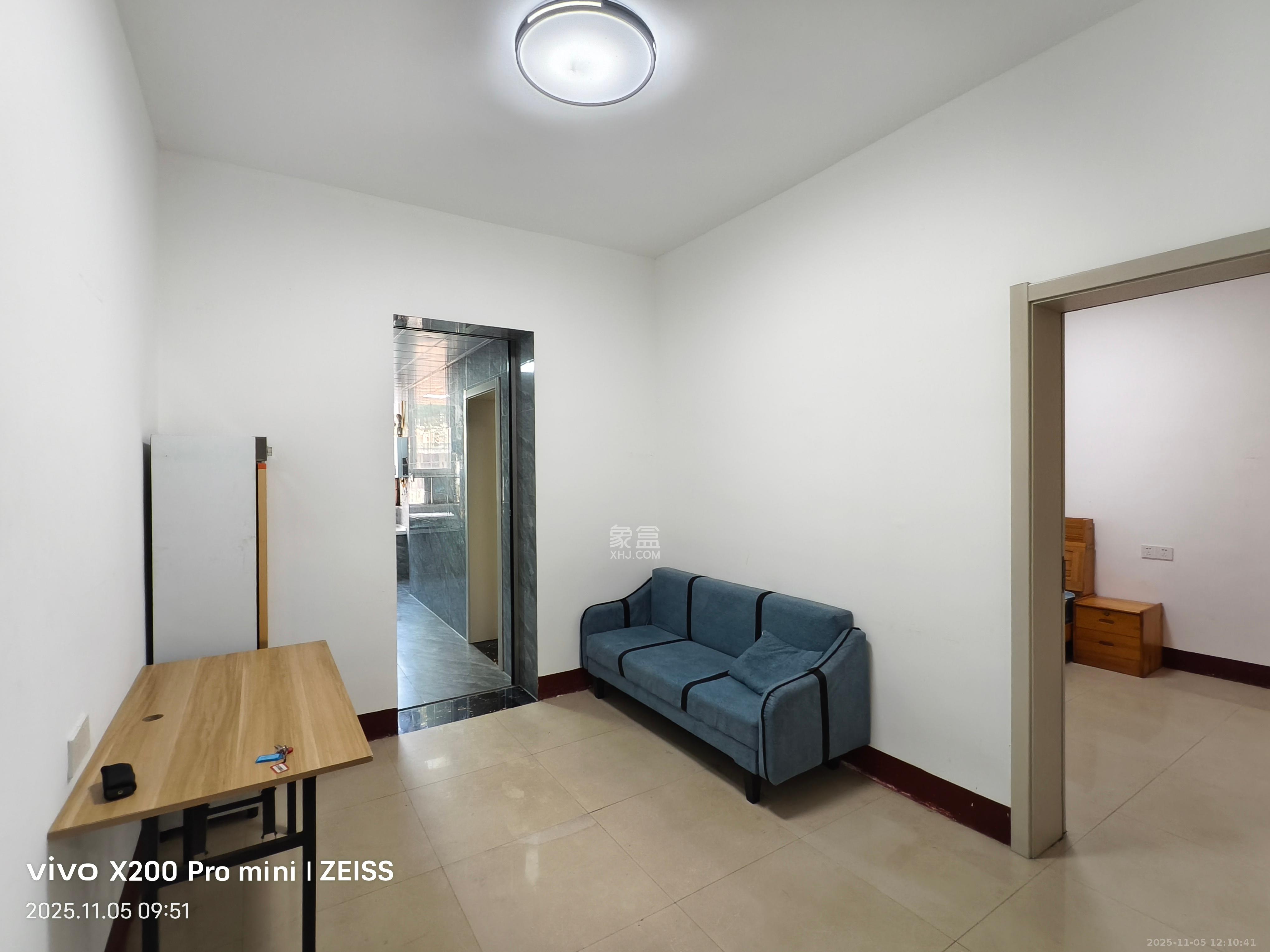 湘雅医院职工宿舍南院  3室1厅1卫    2500.0元/月