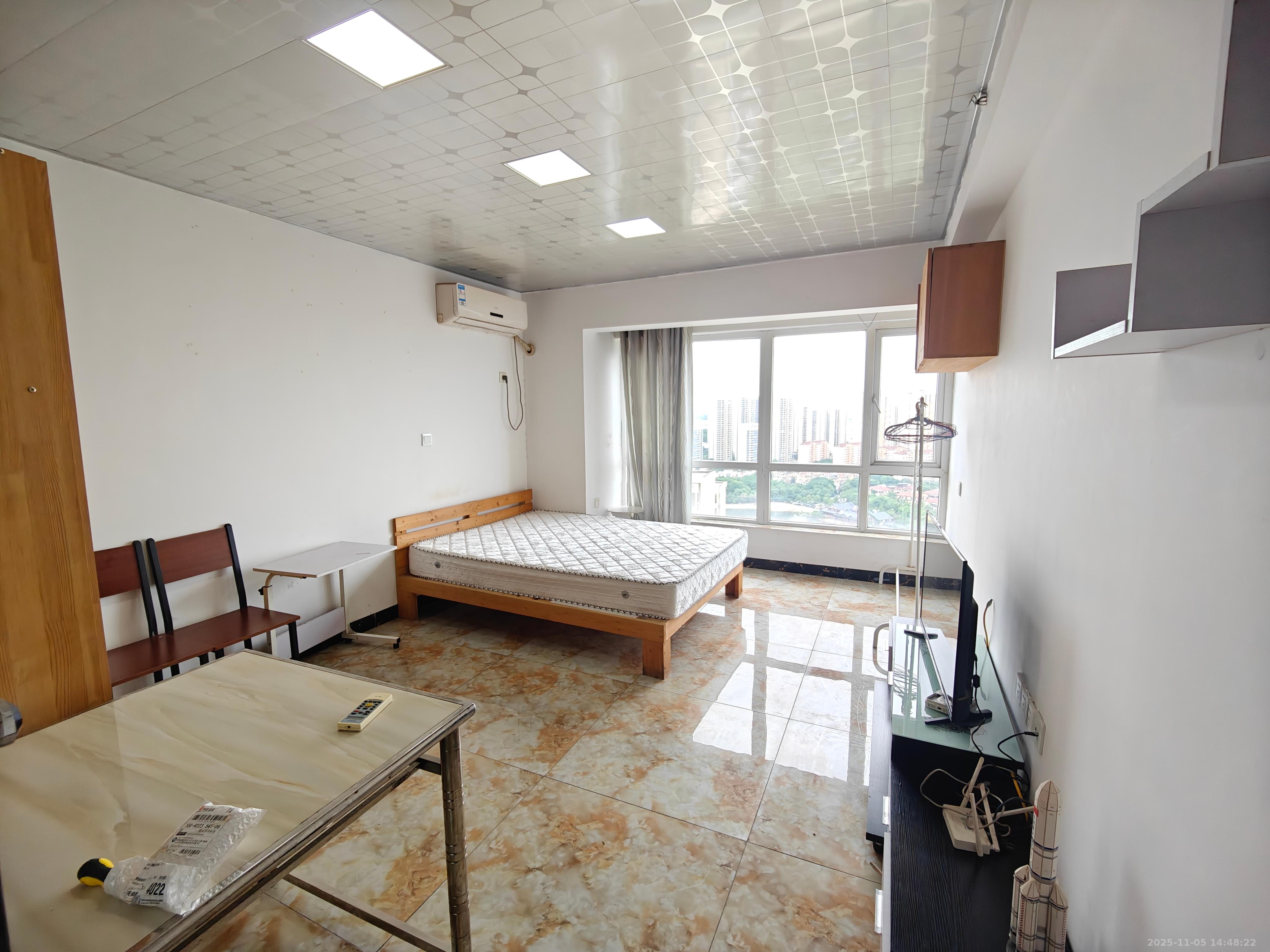 美的城三期  1室1厅1卫    900.0元/月室内图