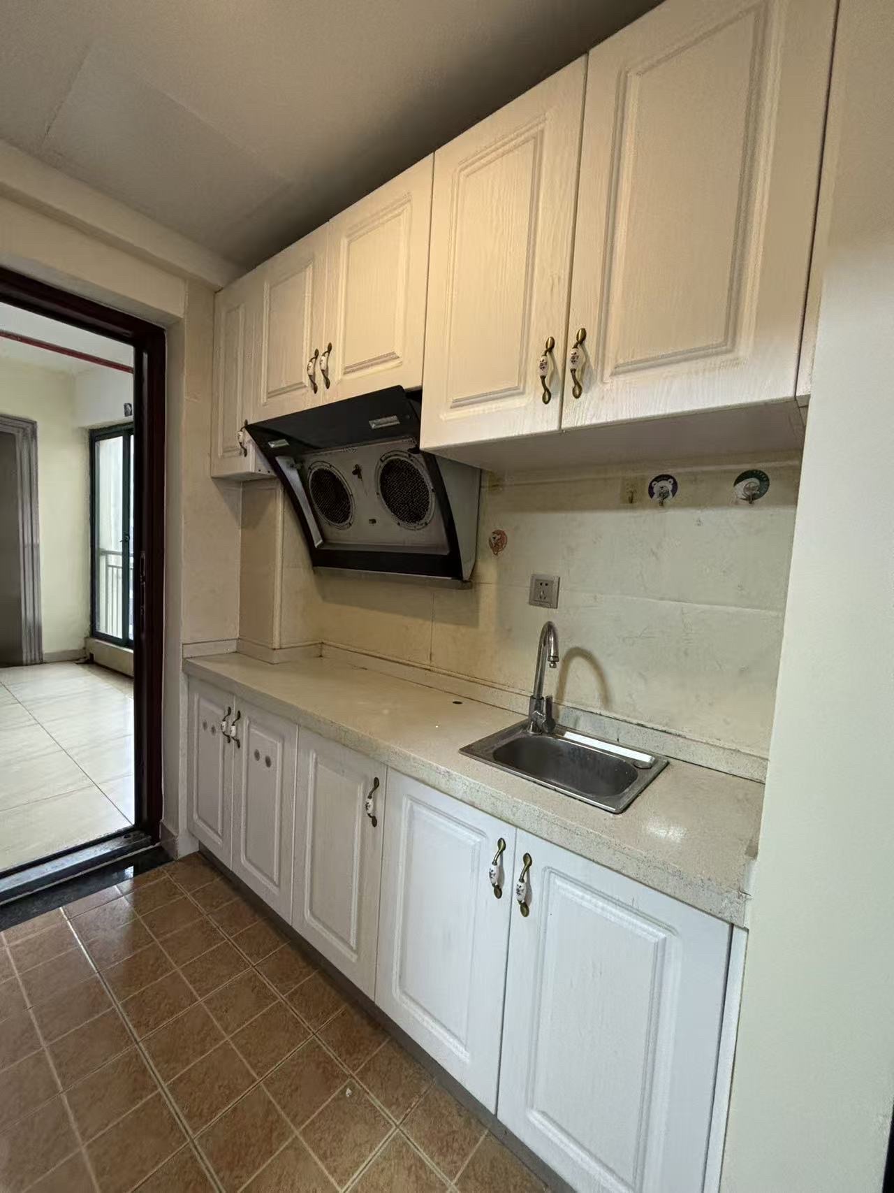 书馨苑  1室0厅1卫    1600.0元/月