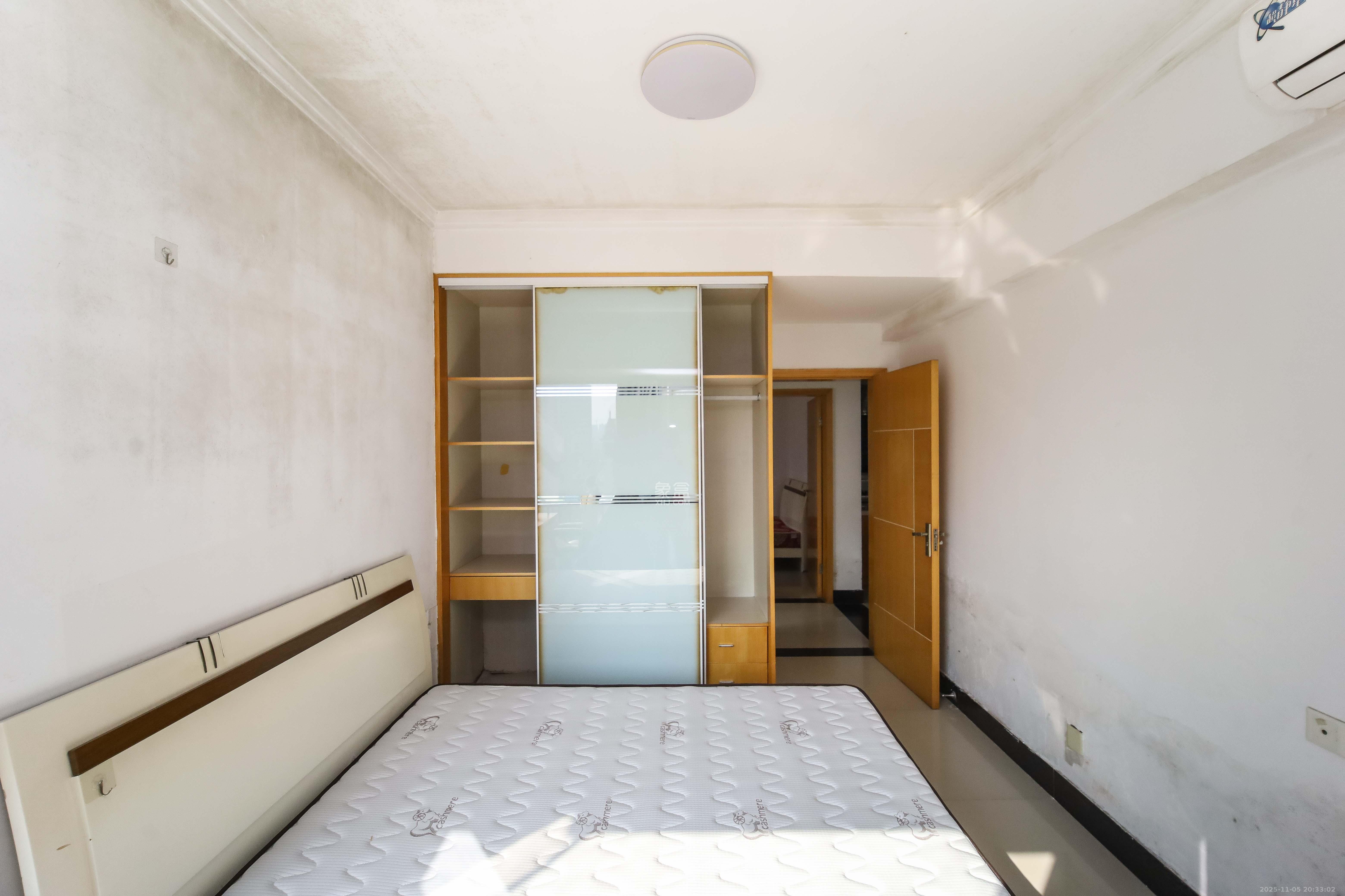 银港水晶城  2室2厅1卫    60.8万卧室