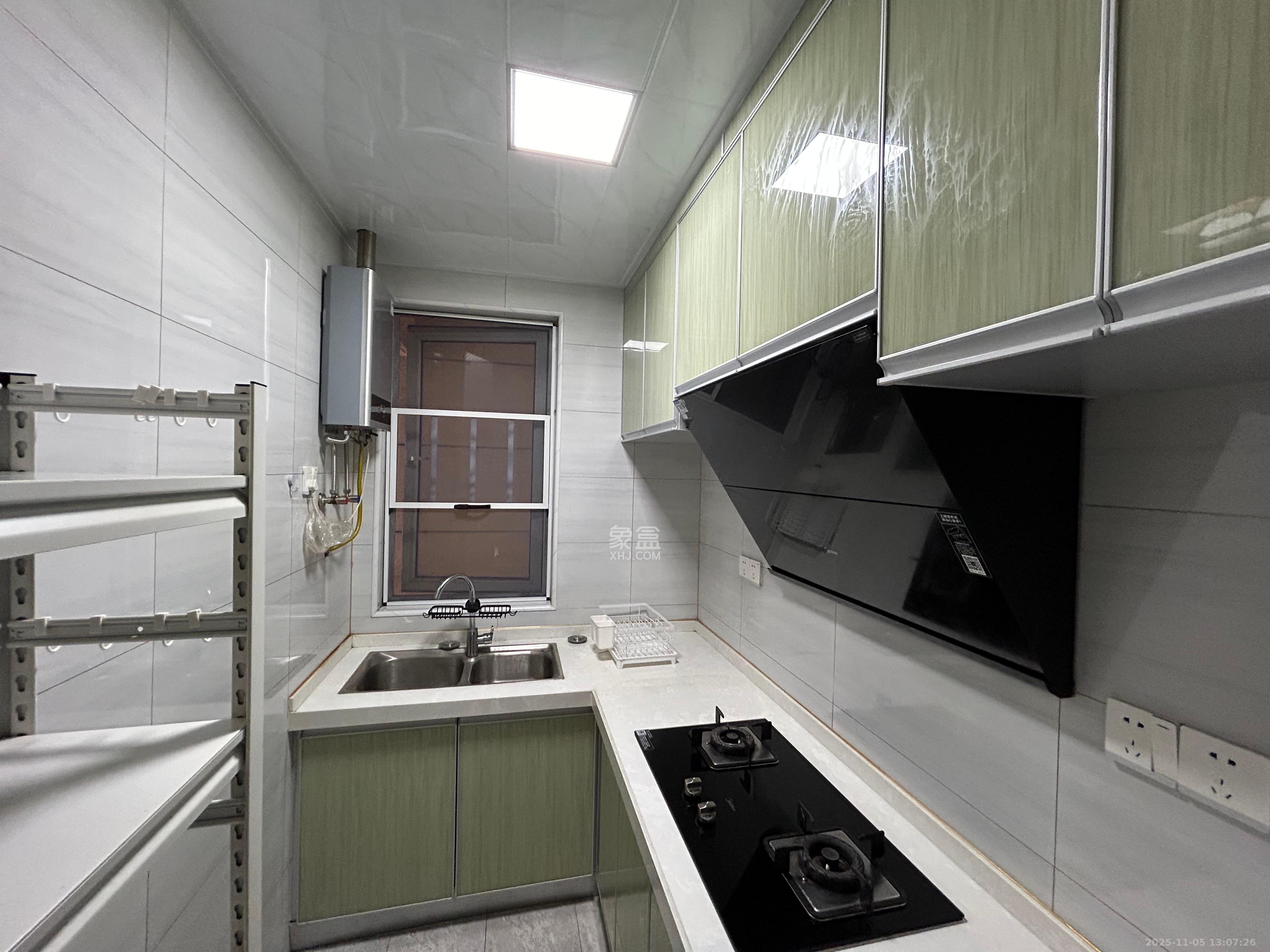 保利香槟国际  1室1厅1卫    2000.0元/月室内图