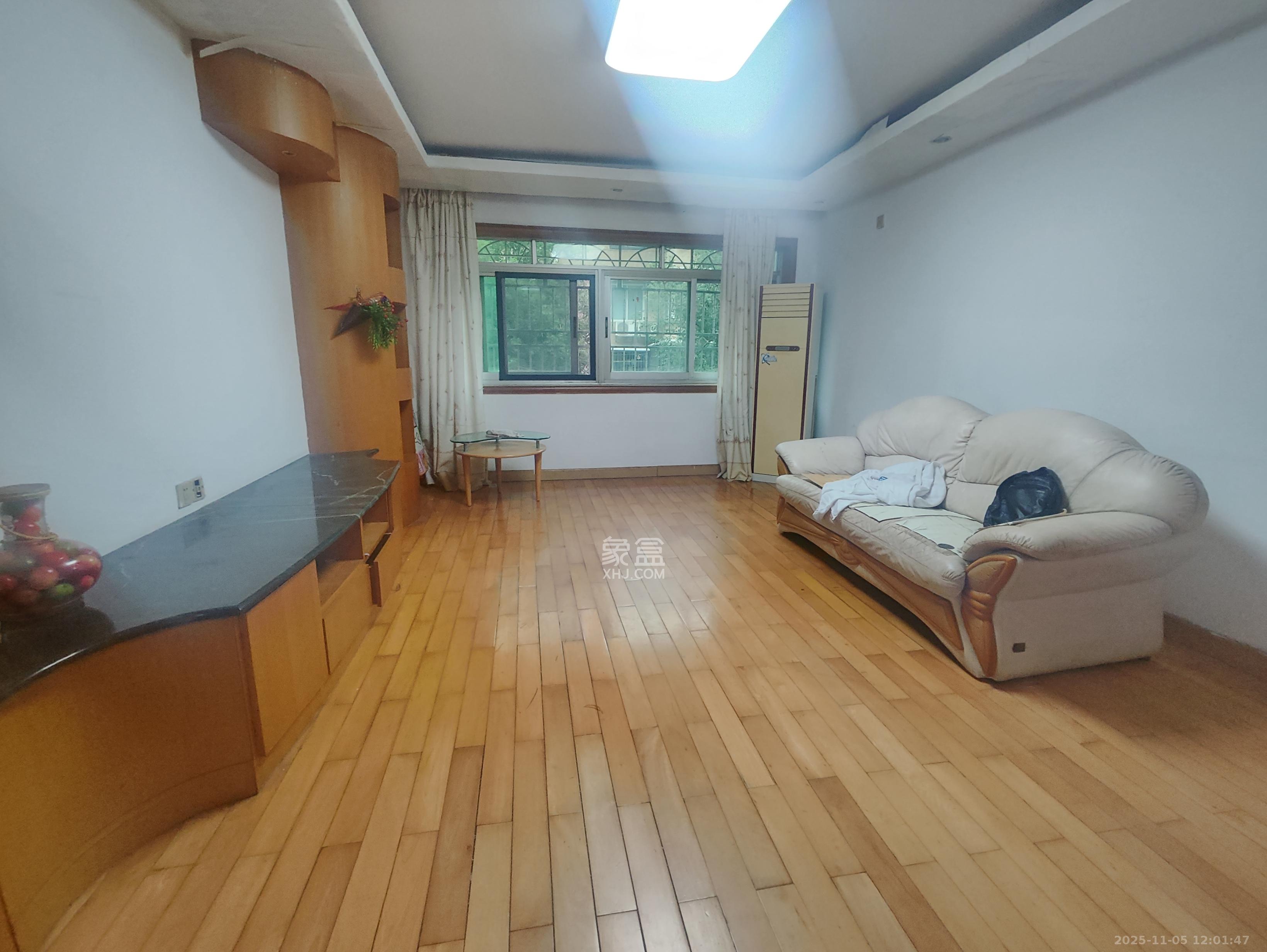 金昌花园  3室2厅1卫    1800.0元/月