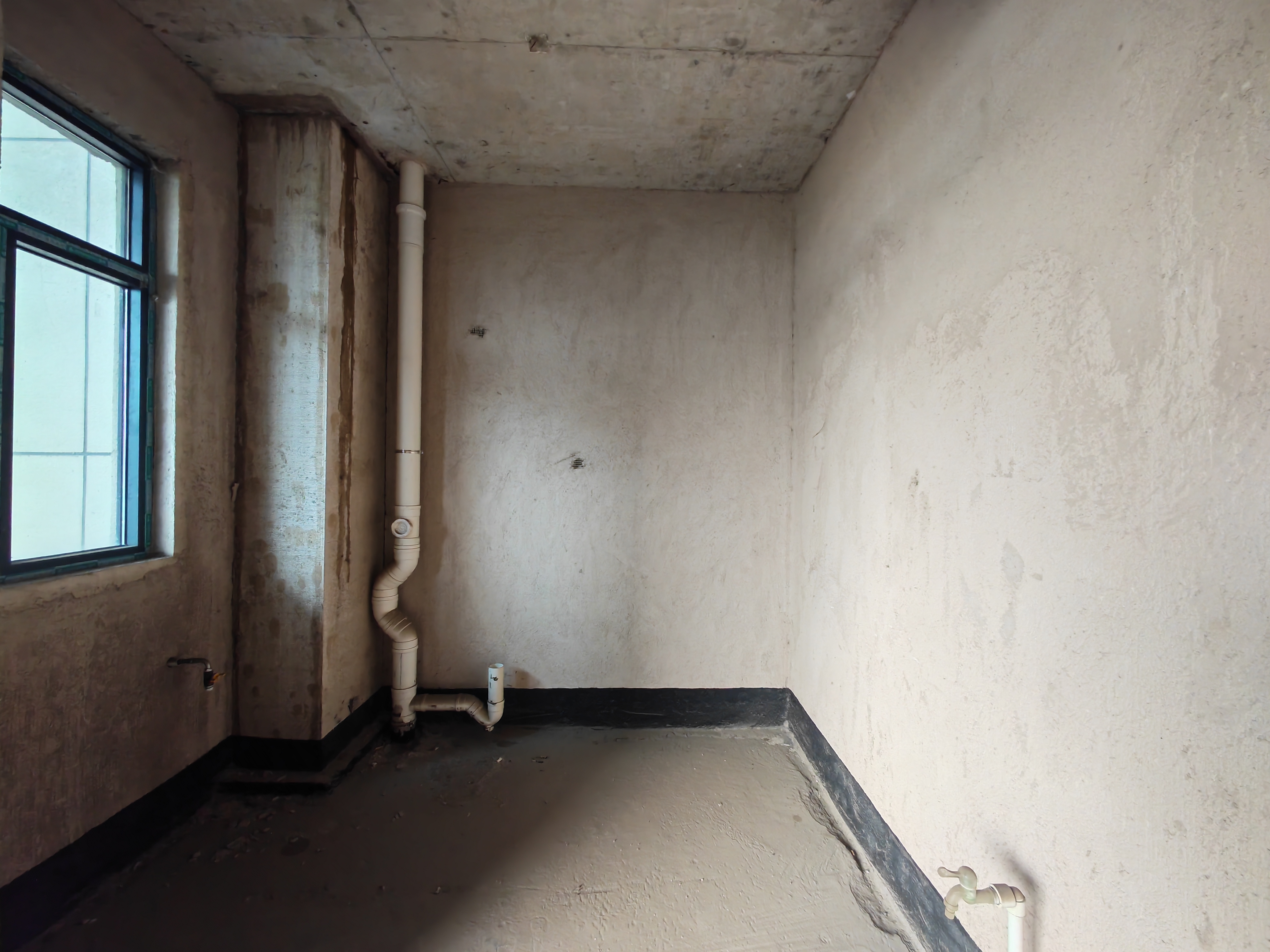 万顺康庭  4室2厅2卫    62.8万客厅