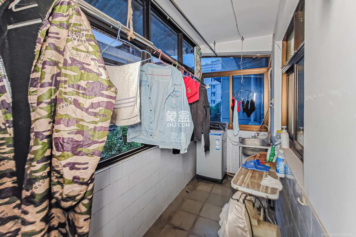 杂技团宿舍 3室2厅2卫 62.0万 杂技团宿舍 3室2厅2卫 62.0万阳台