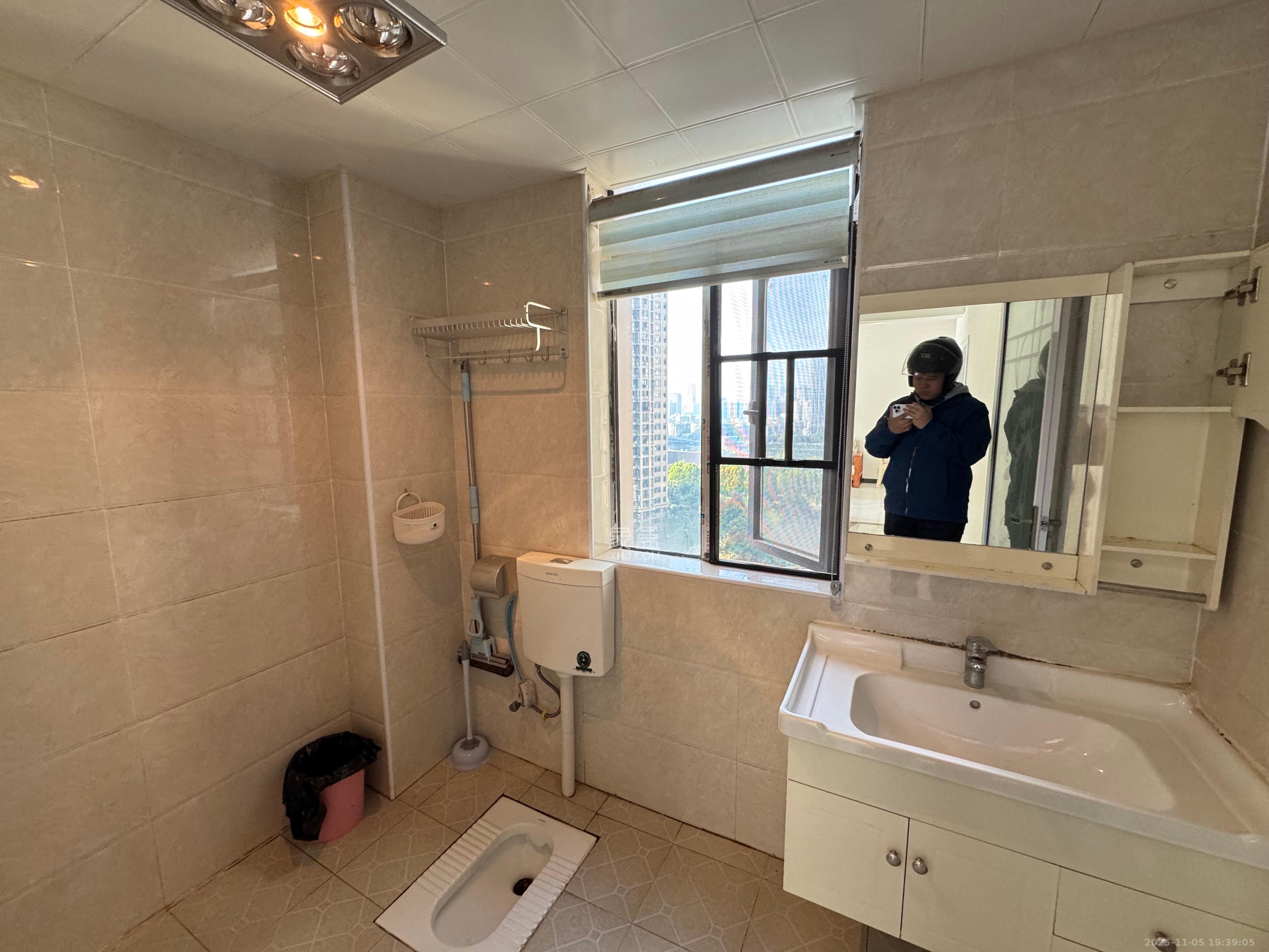 辉煌国际城二期  3室1厅1卫    2500.0元/月室内图