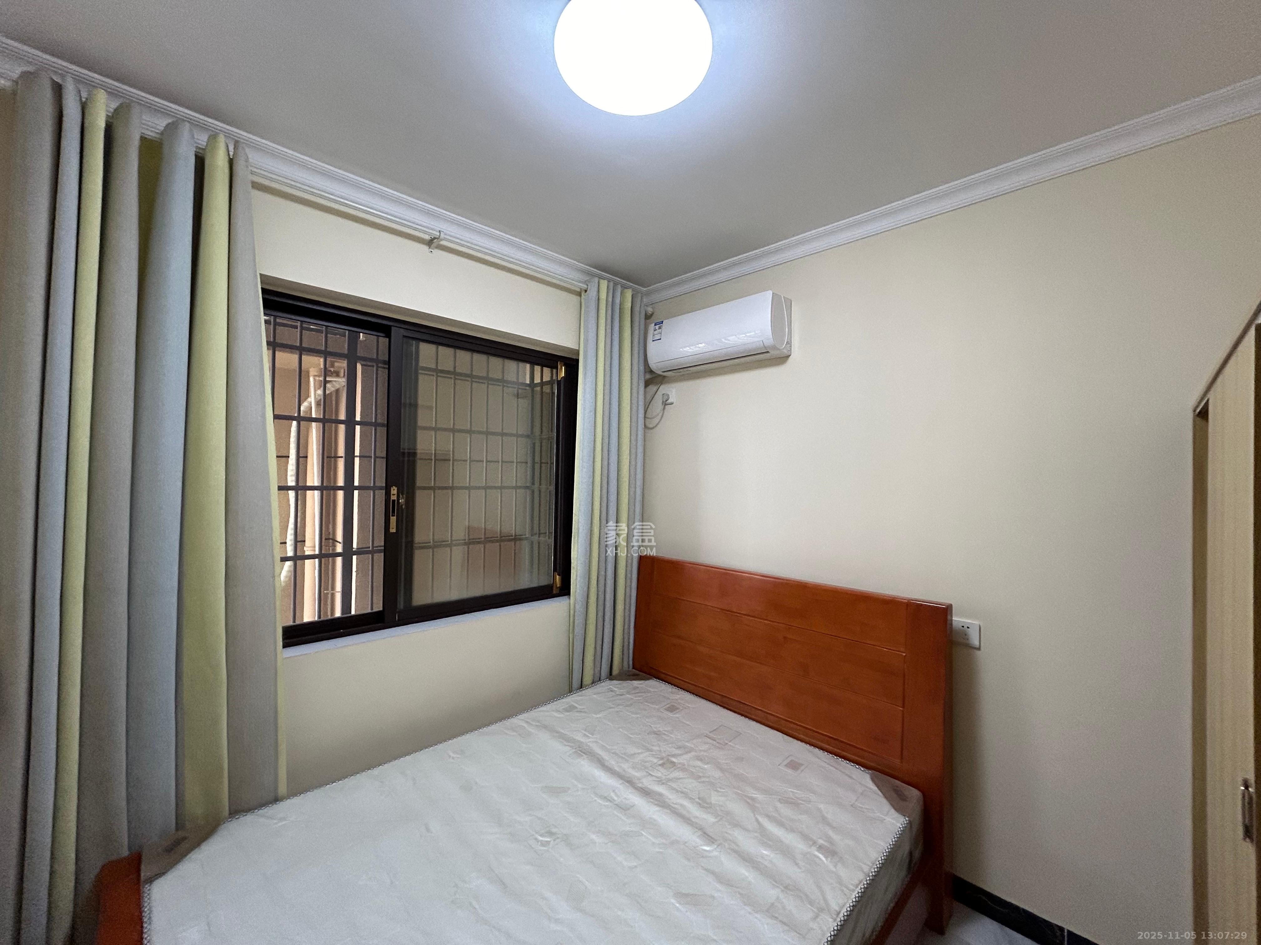 保利香槟国际  1室1厅1卫    2000.0元/月室内图