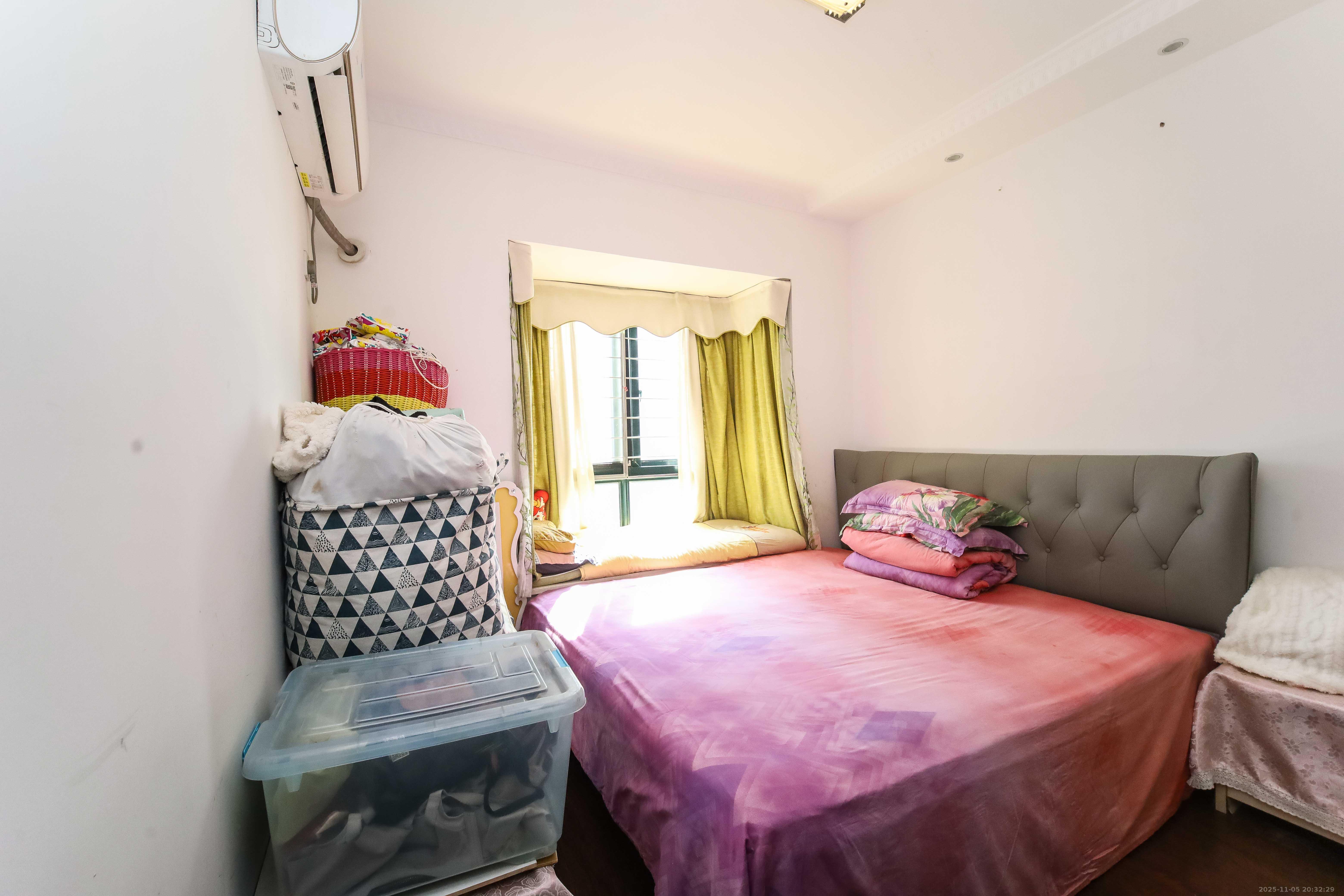 东玺门  2室2厅1卫    76.8万卧室