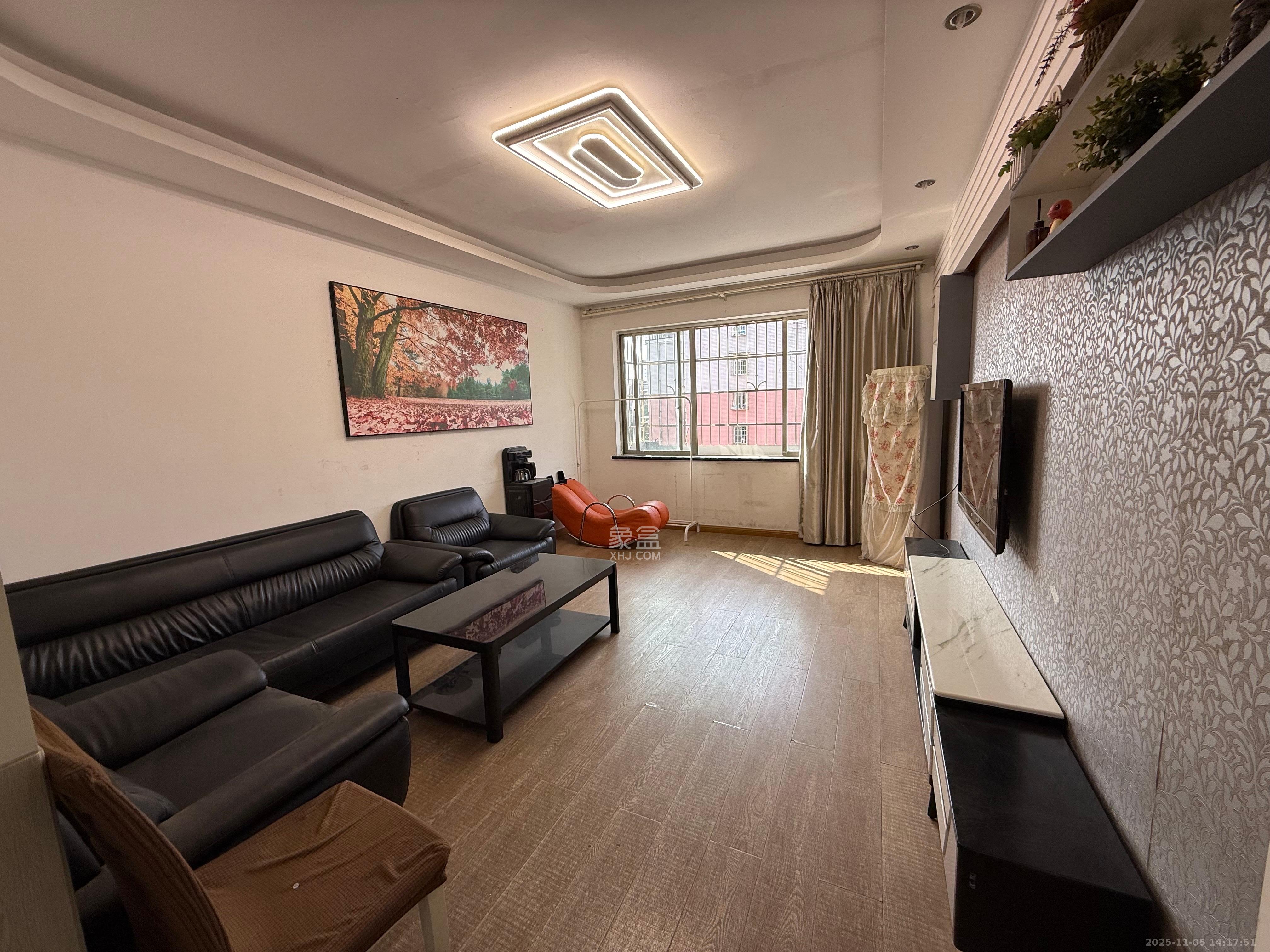 星沙商业步行街 1室2厅1卫 1700.0元/月 星沙商业步行街 1室2厅1卫 1700.0元/月室内图