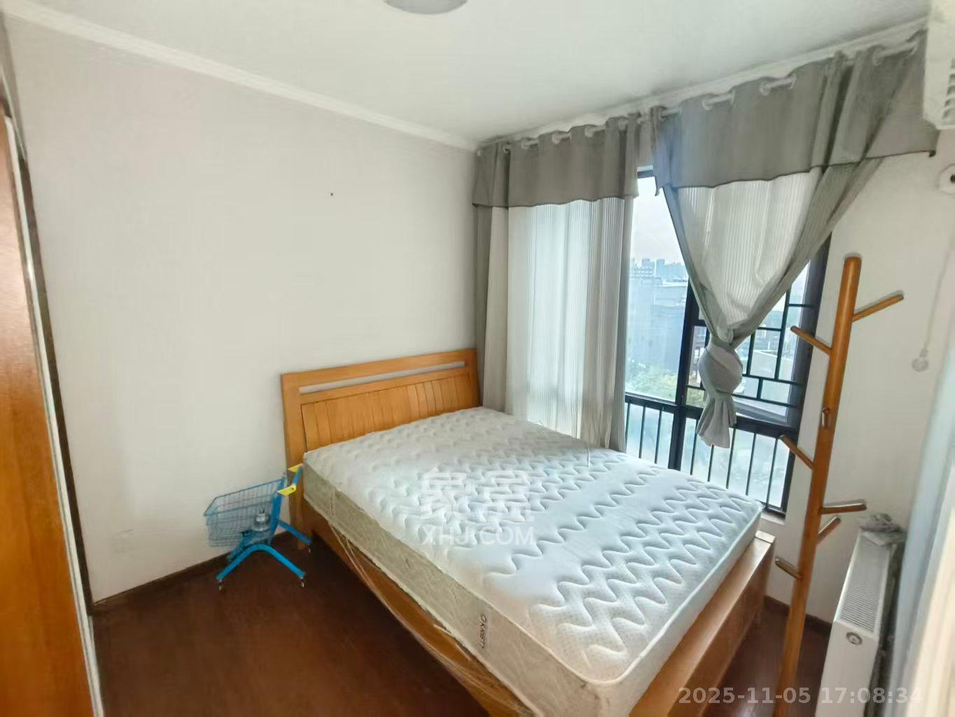 万科城 3室2厅1卫 2500.0元/月 万科城 3室2厅1卫 2500.0元/月室内图