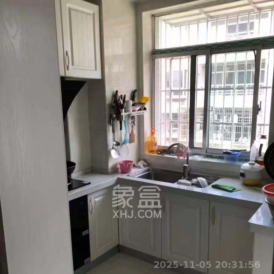 锑都家园  3室2厅2卫    1600.0元/月室内图