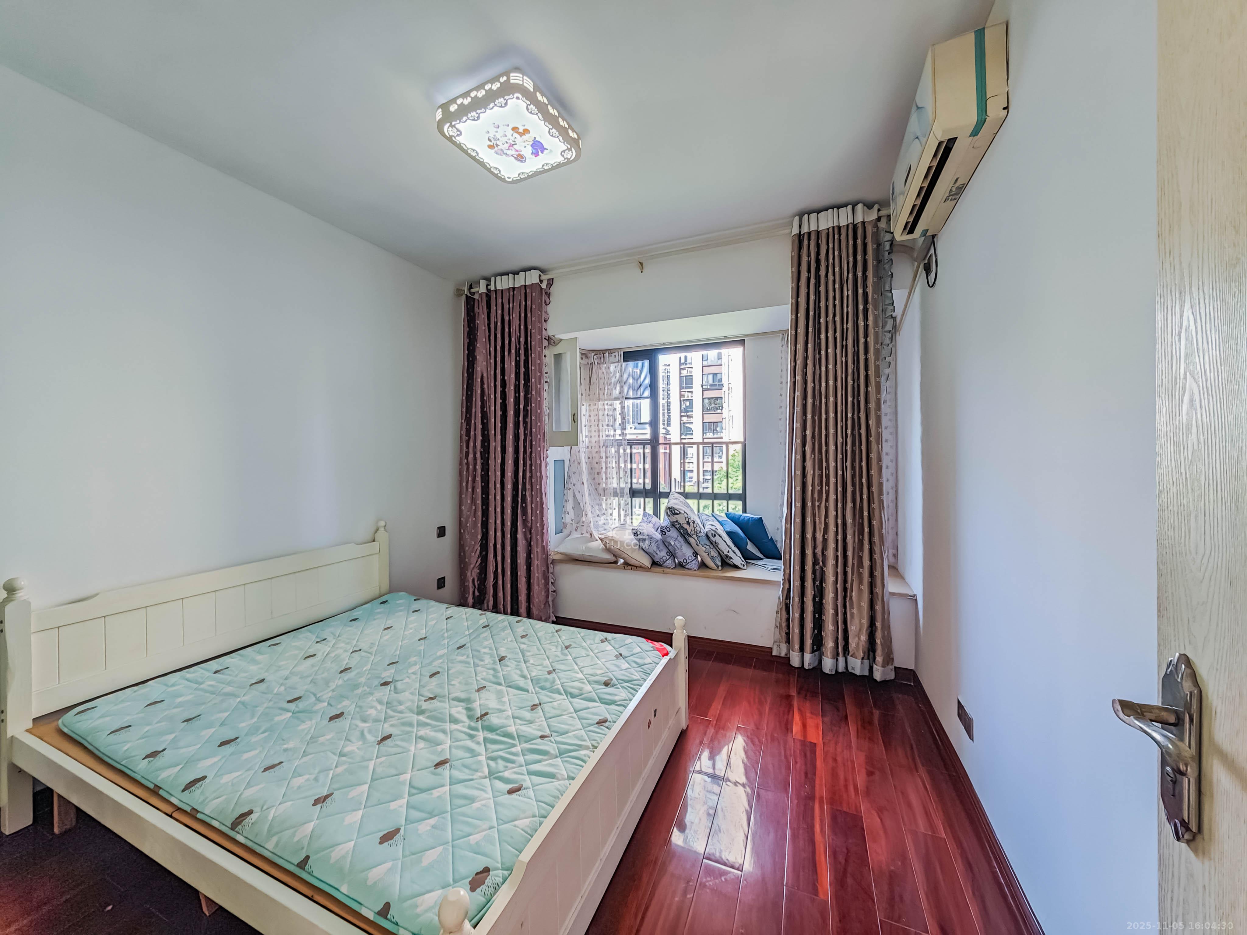 香樟兰亭（朗峰苑）  3室2厅1卫    78.0万卧室