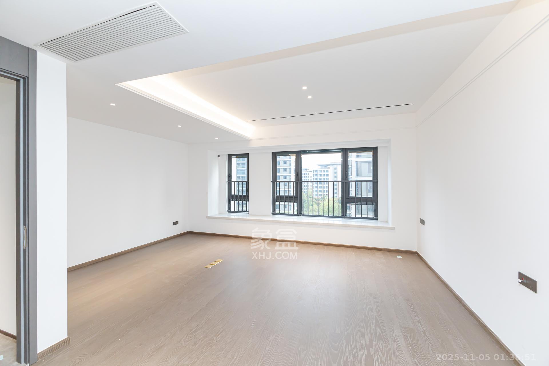 嘉臣道 4室2厅2卫 270.0万 嘉臣道 4室2厅2卫 270.0万卧室