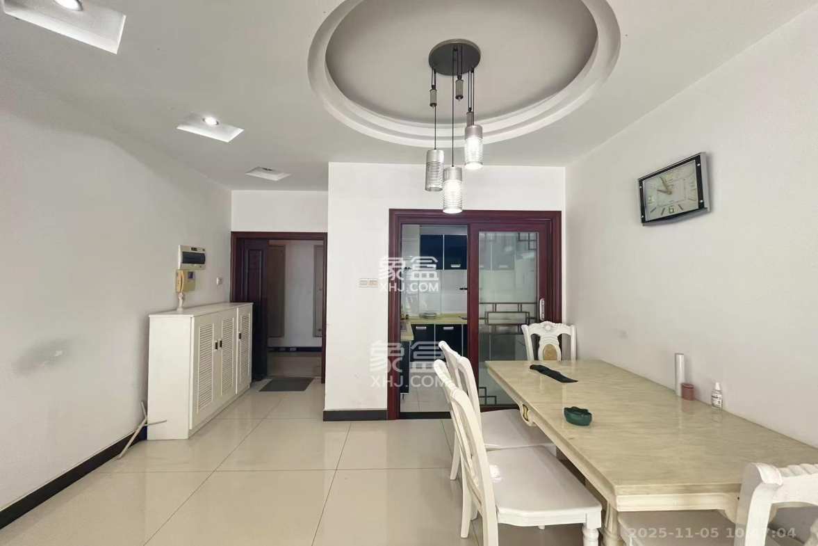 金麓国际 3室2厅1卫 2400.0元/月 金麓国际 3室2厅1卫 2400.0元/月室内图