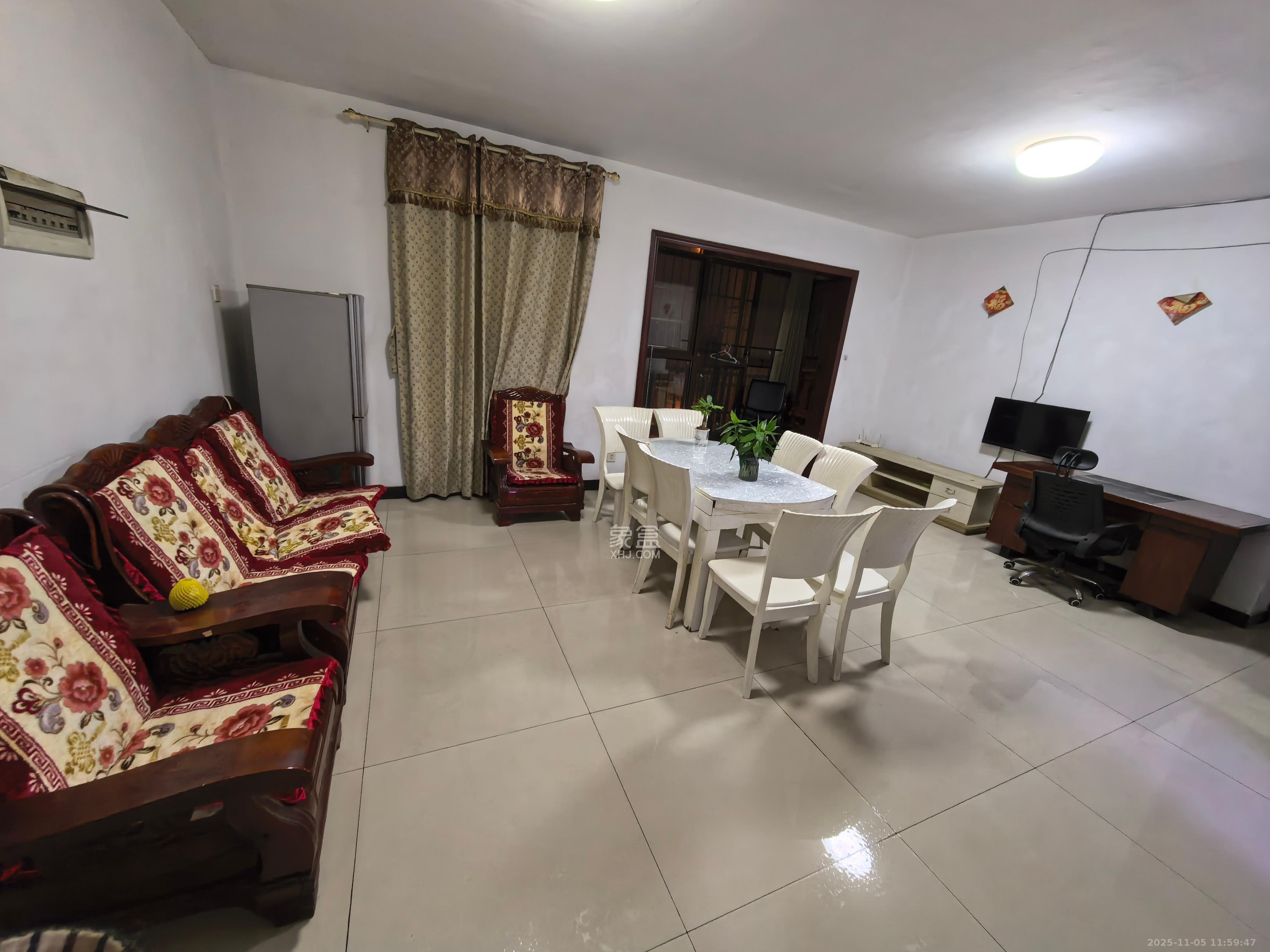 盛地春天里  3室2厅2卫    1350.0元/月