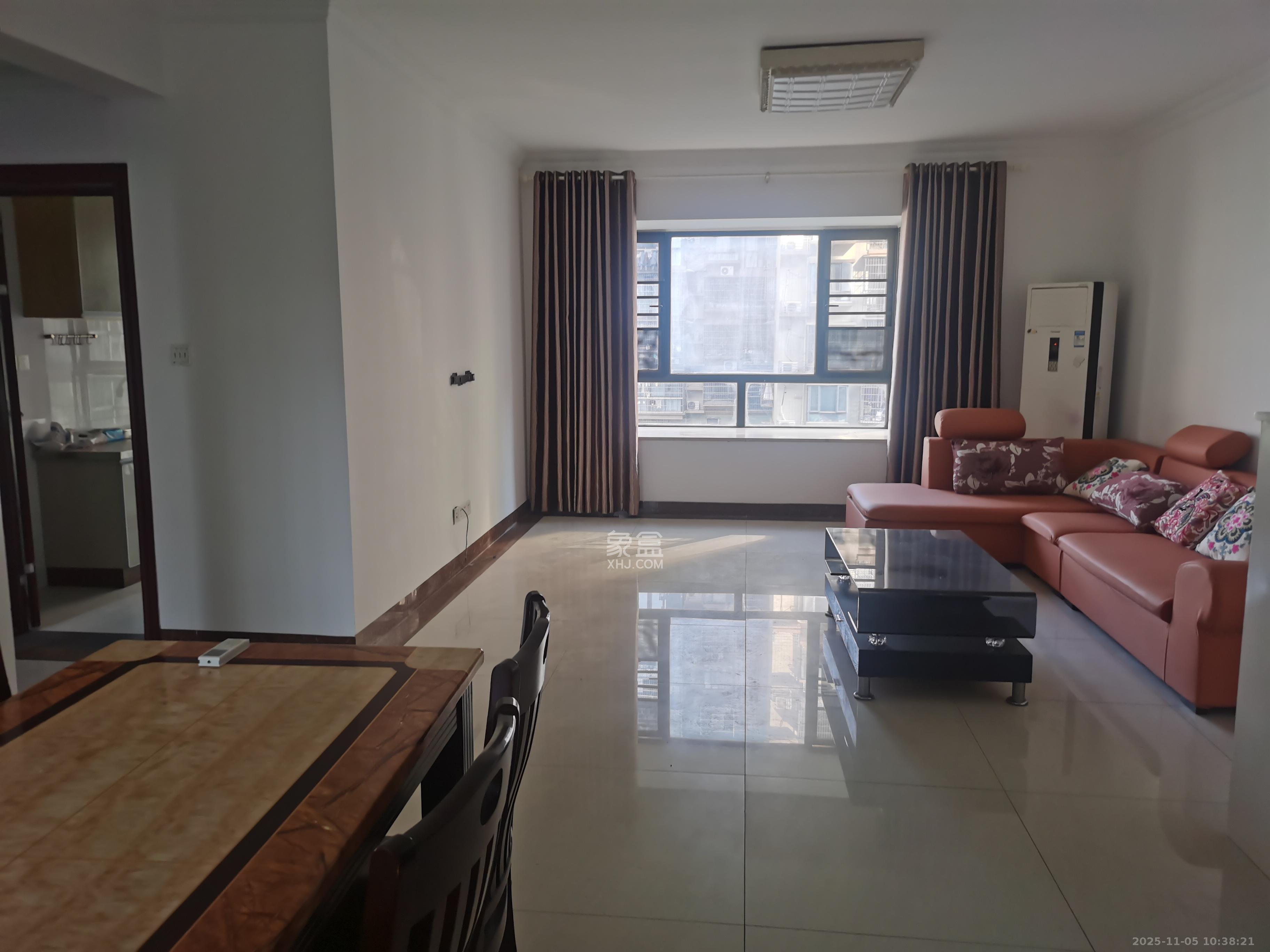 茶山馨苑  3室2厅2卫    2600.0元/月