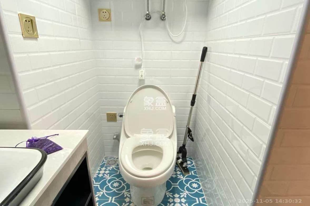 东盈商业广场(华泉城市广场) 1室1厅1卫 2200.0元/月 东盈商业广场(华泉城市广场) 1室1厅1卫 2200.0元/月室内图