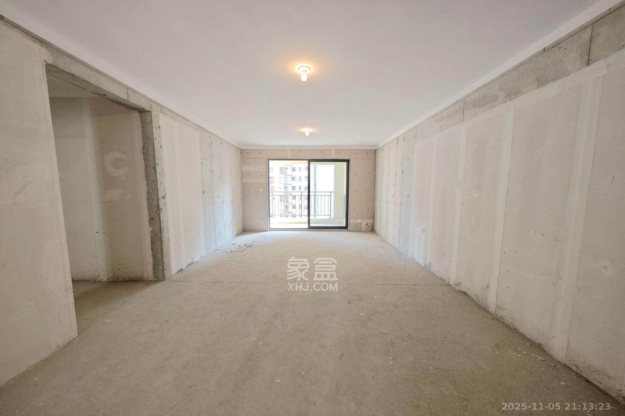 旭辉国悦府 4室2厅2卫 140.0万 旭辉国悦府 4室2厅2卫 140.0万客厅