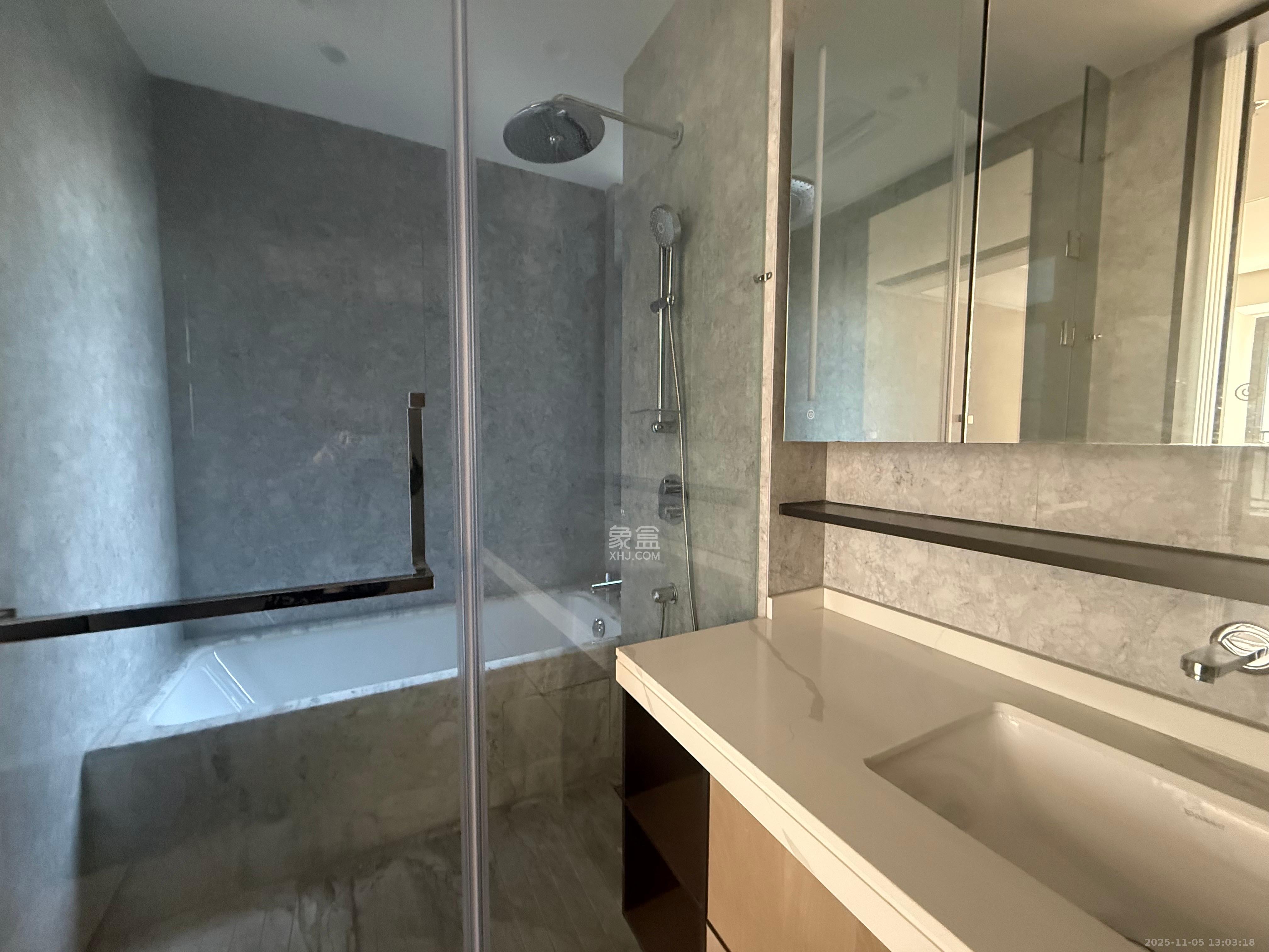 旭辉铂悦湘江 4室2厅3卫 7000.0元/月 旭辉铂悦湘江 4室2厅3卫 7000.0元/月室内图