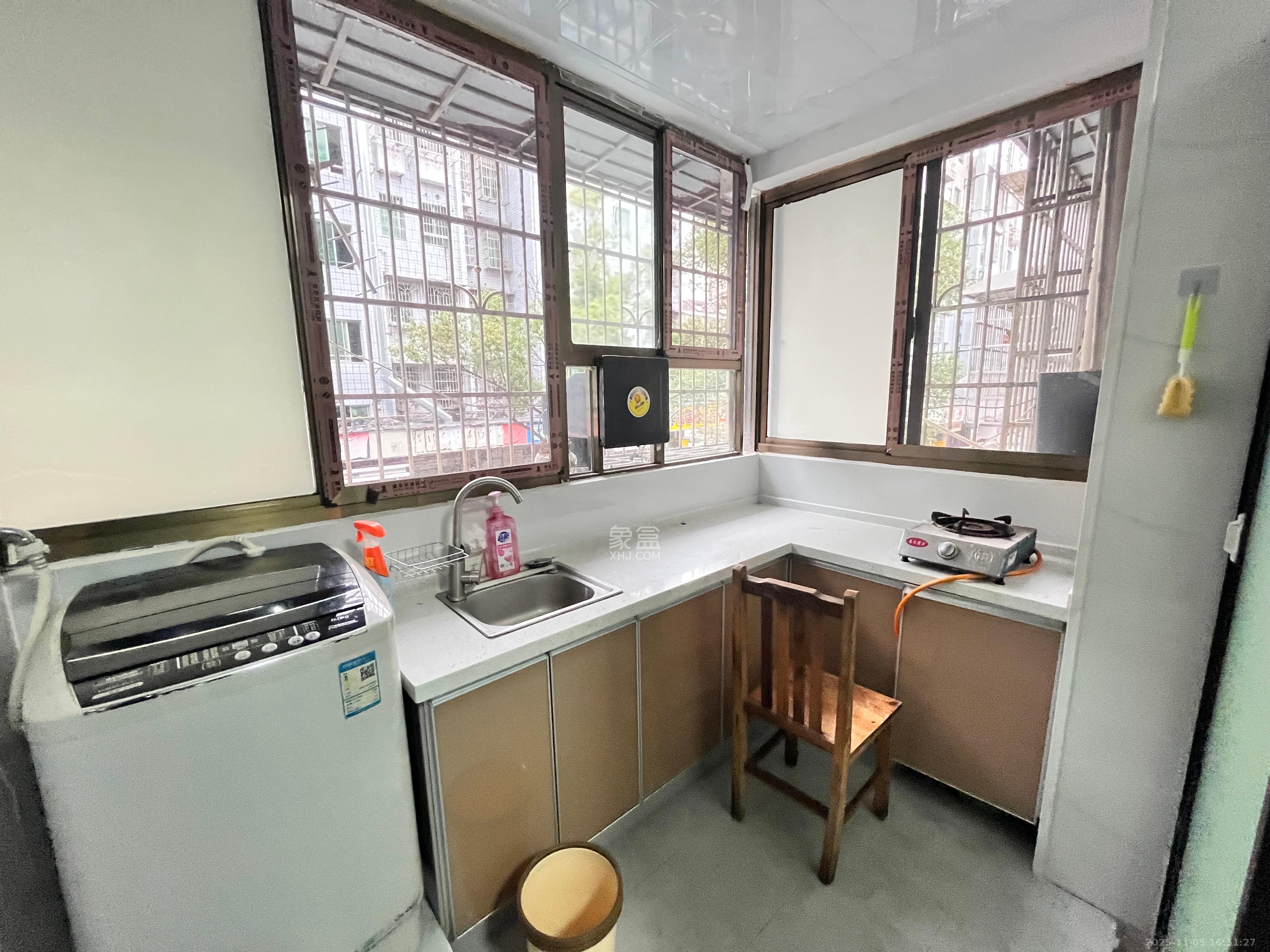 扬帆小区 1室1厅1卫 1400.0元/月 扬帆小区 1室1厅1卫 1400.0元/月室内图