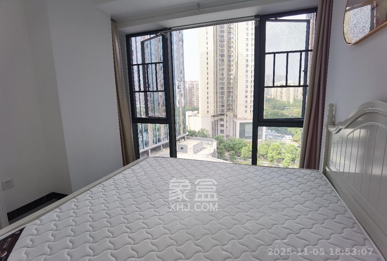 万润时光里  1室1厅1卫    1600.0元/月室内图