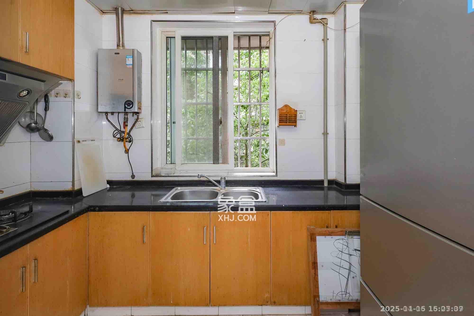 新诚小区 2室2厅1卫 1500.0元/月 新诚小区 2室2厅1卫 1500.0元/月室内图