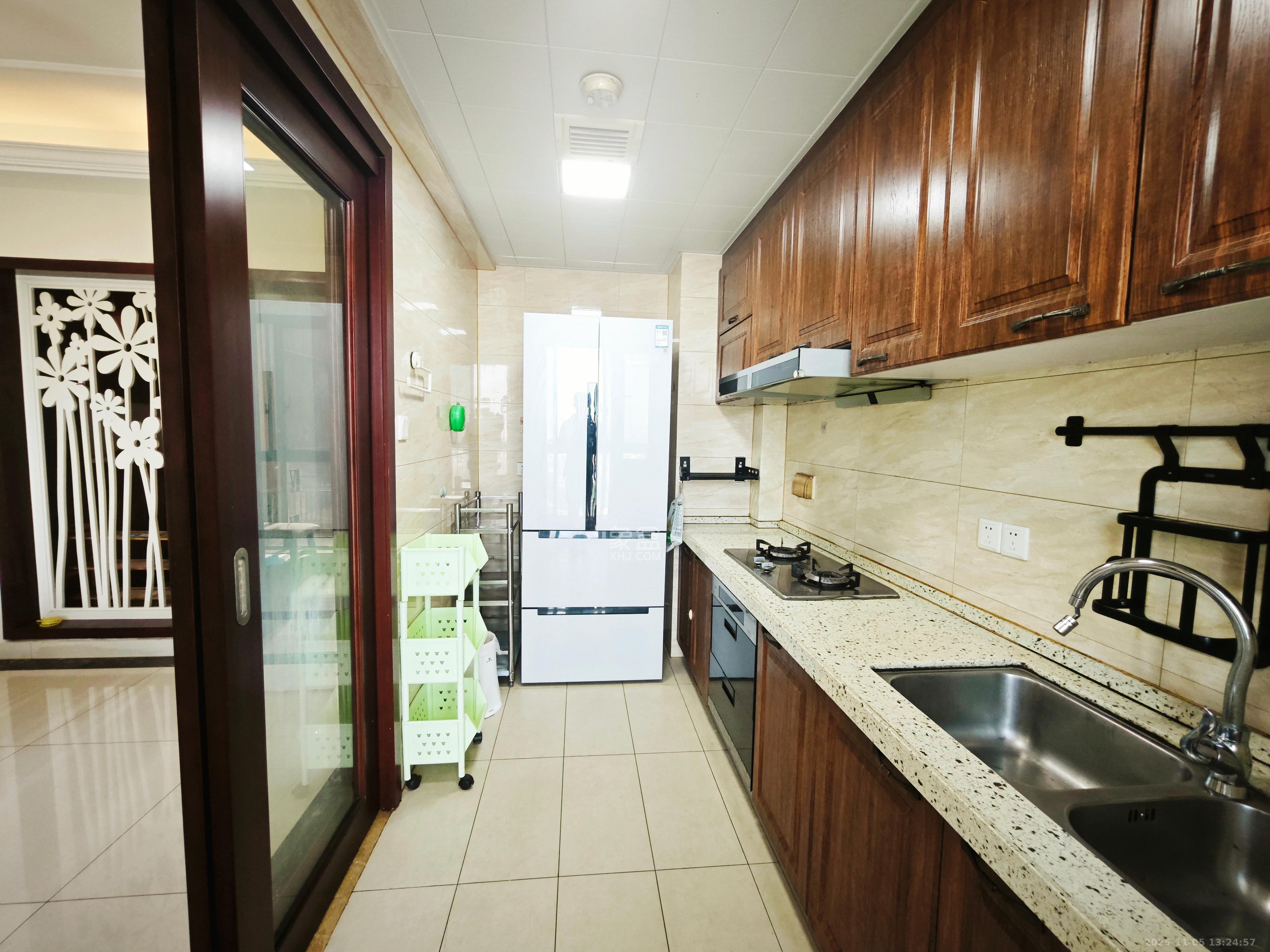 珠江郦城公园1号  4室2厅2卫    3400.0元/月室内图