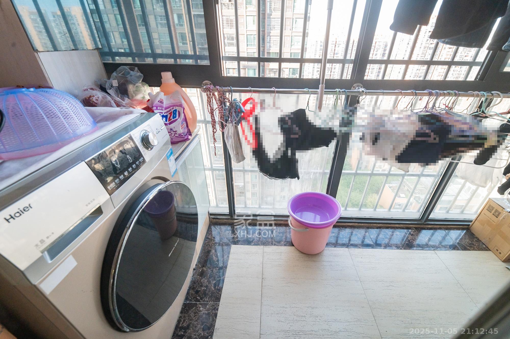 海伦春天  4室2厅2卫    91.8万阳台