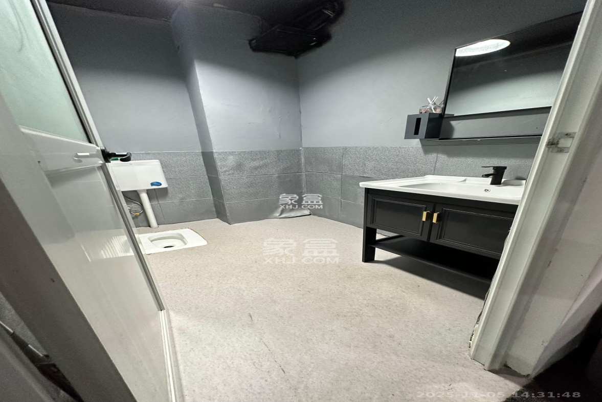 长房中庭国际(东郡华蓉广场) 2室2厅1卫 5500.0元/月 长房中庭国际(东郡华蓉广场) 2室2厅1卫 5500.0元/月室内图