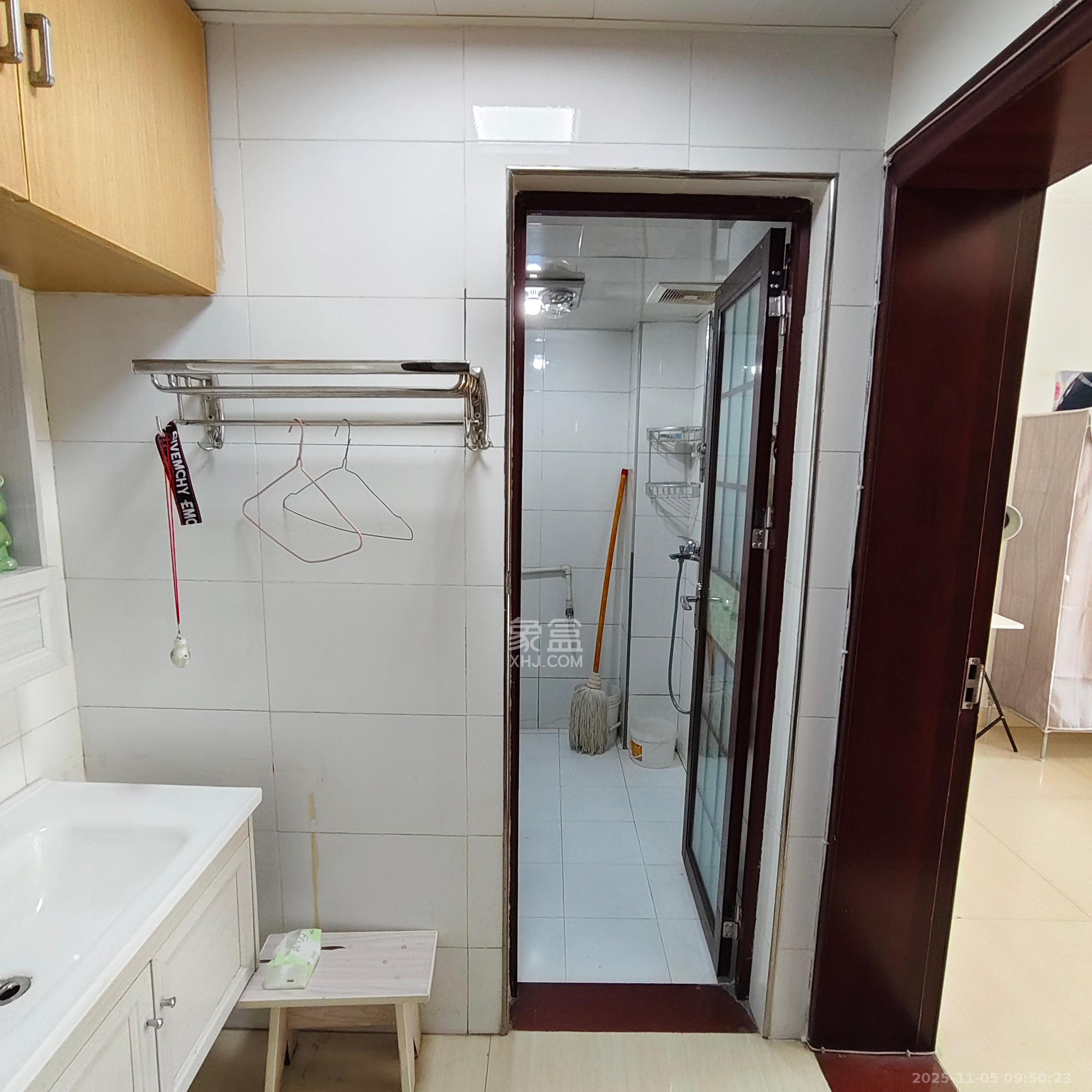 兴联母山小区  3室2厅2卫    1500.0元/月室内图