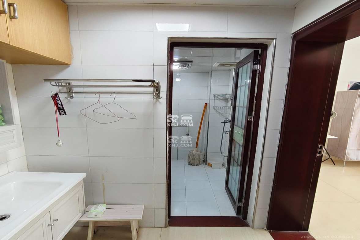 兴联母山小区 3室2厅2卫 1500.0元/月 兴联母山小区 3室2厅2卫 1500.0元/月室内图