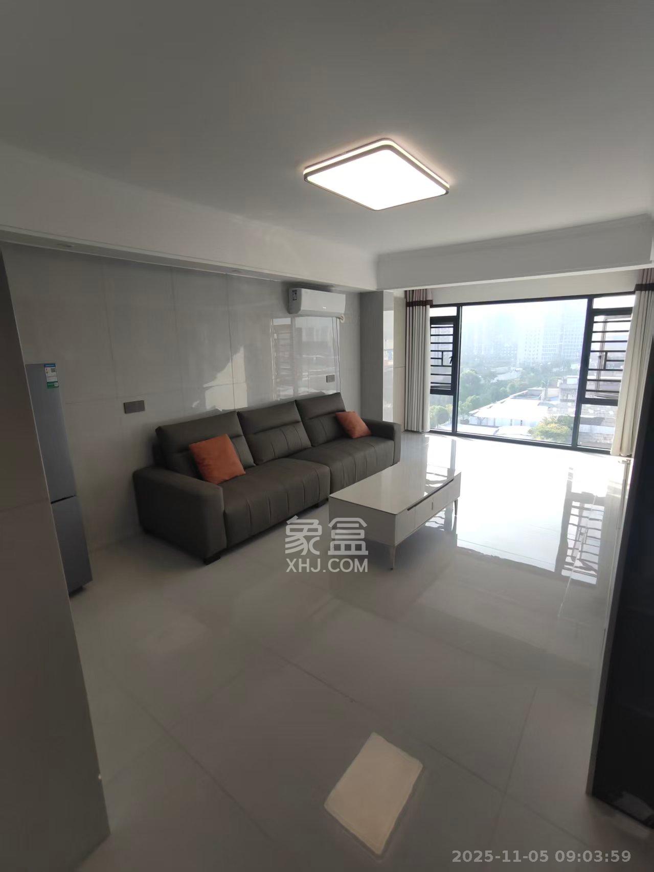 东岸梅园小区  2室1厅1卫    2300.0元/月