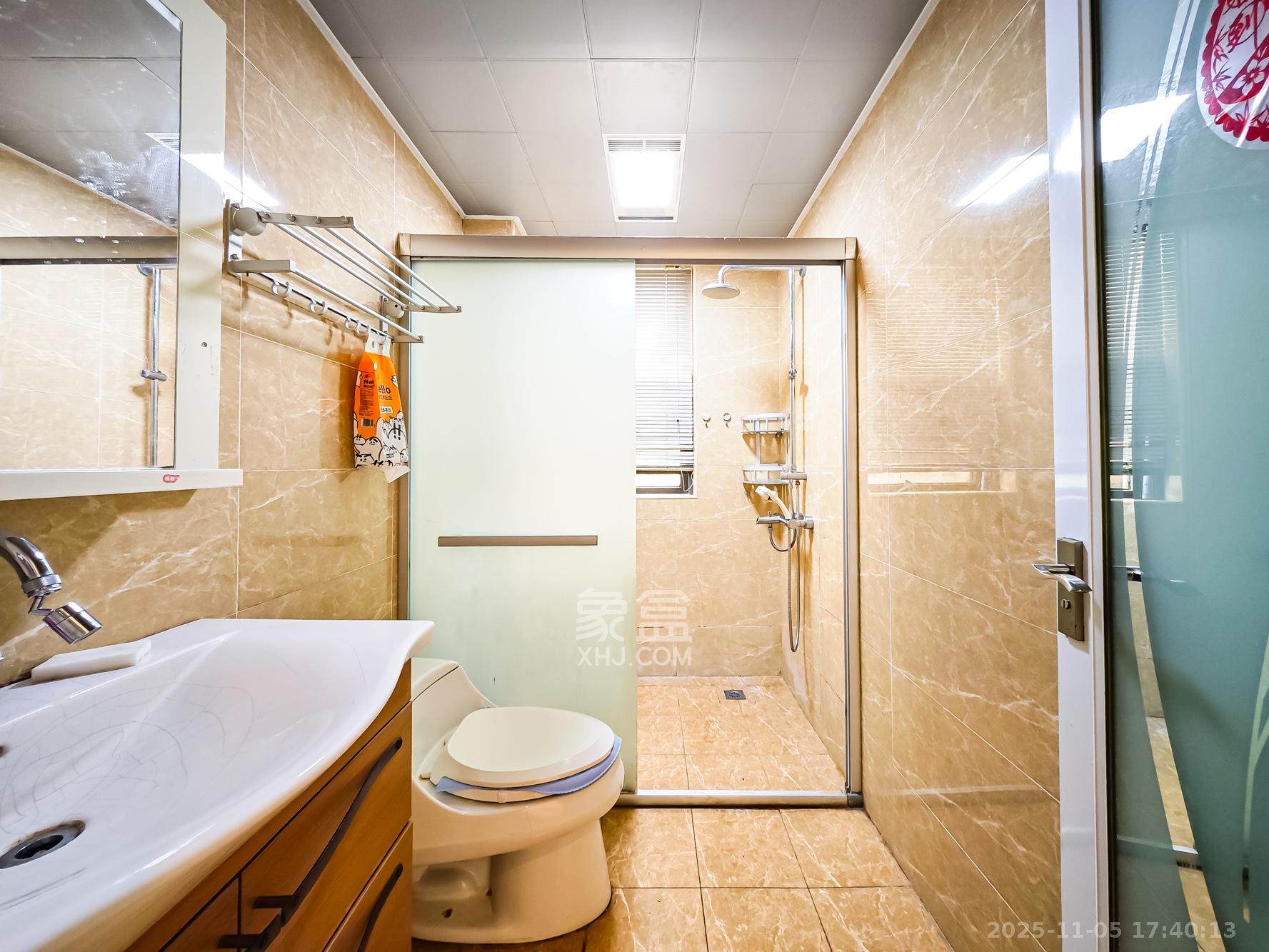 双湾国际(湘江御景花园) 3室2厅2卫 120.0万 双湾国际(湘江御景花园) 3室2厅2卫 120.0万卫生间