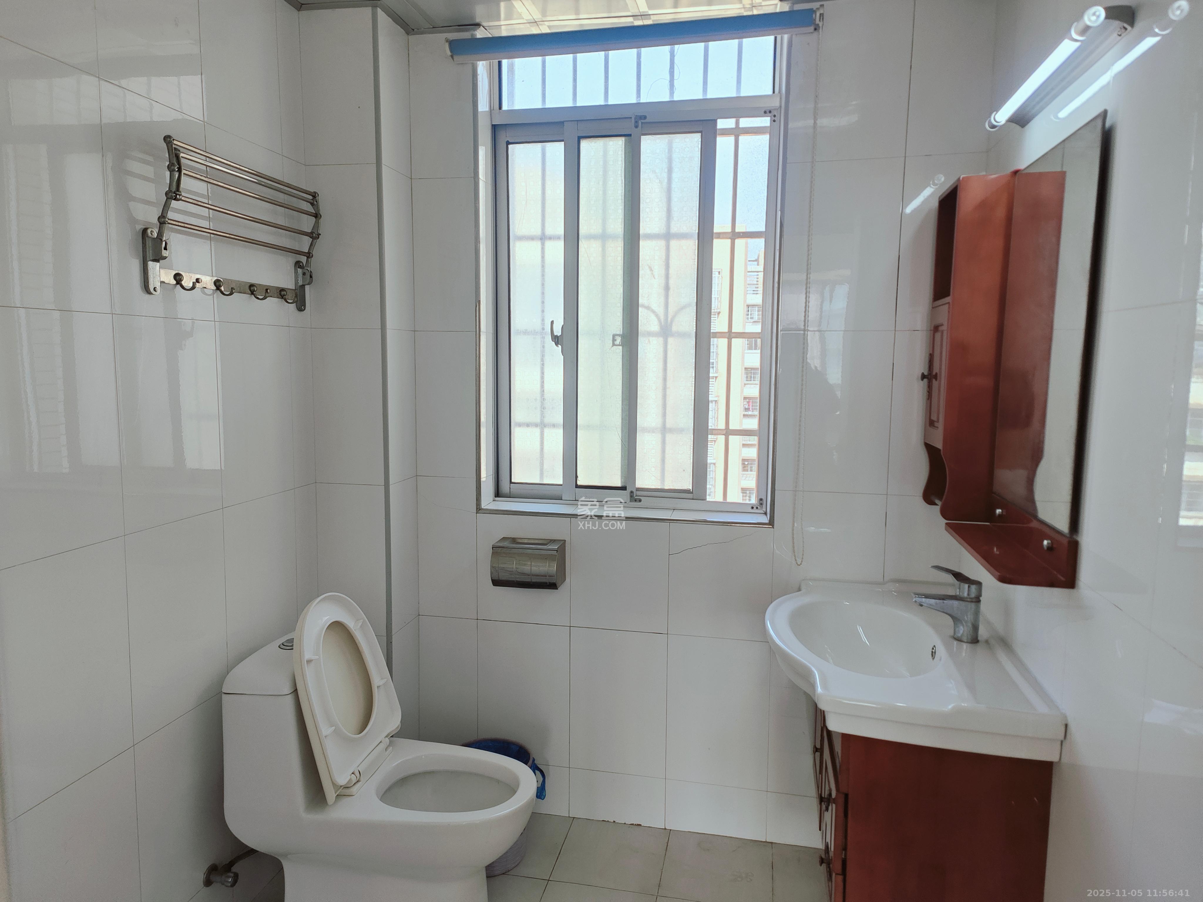 先锋新宇  3室2厅2卫    2100.0元/月室内图