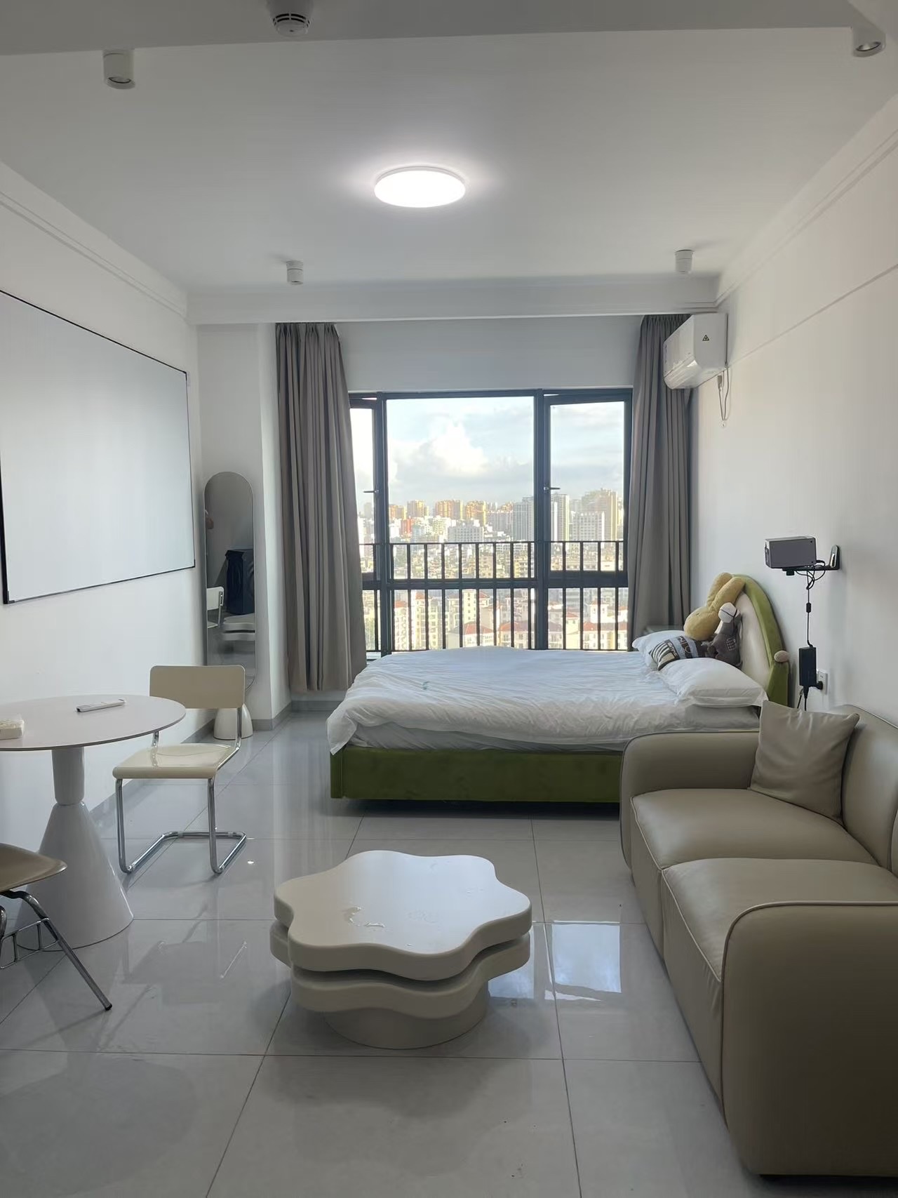 龙湖光年  1室1厅1卫    2000.0元/月