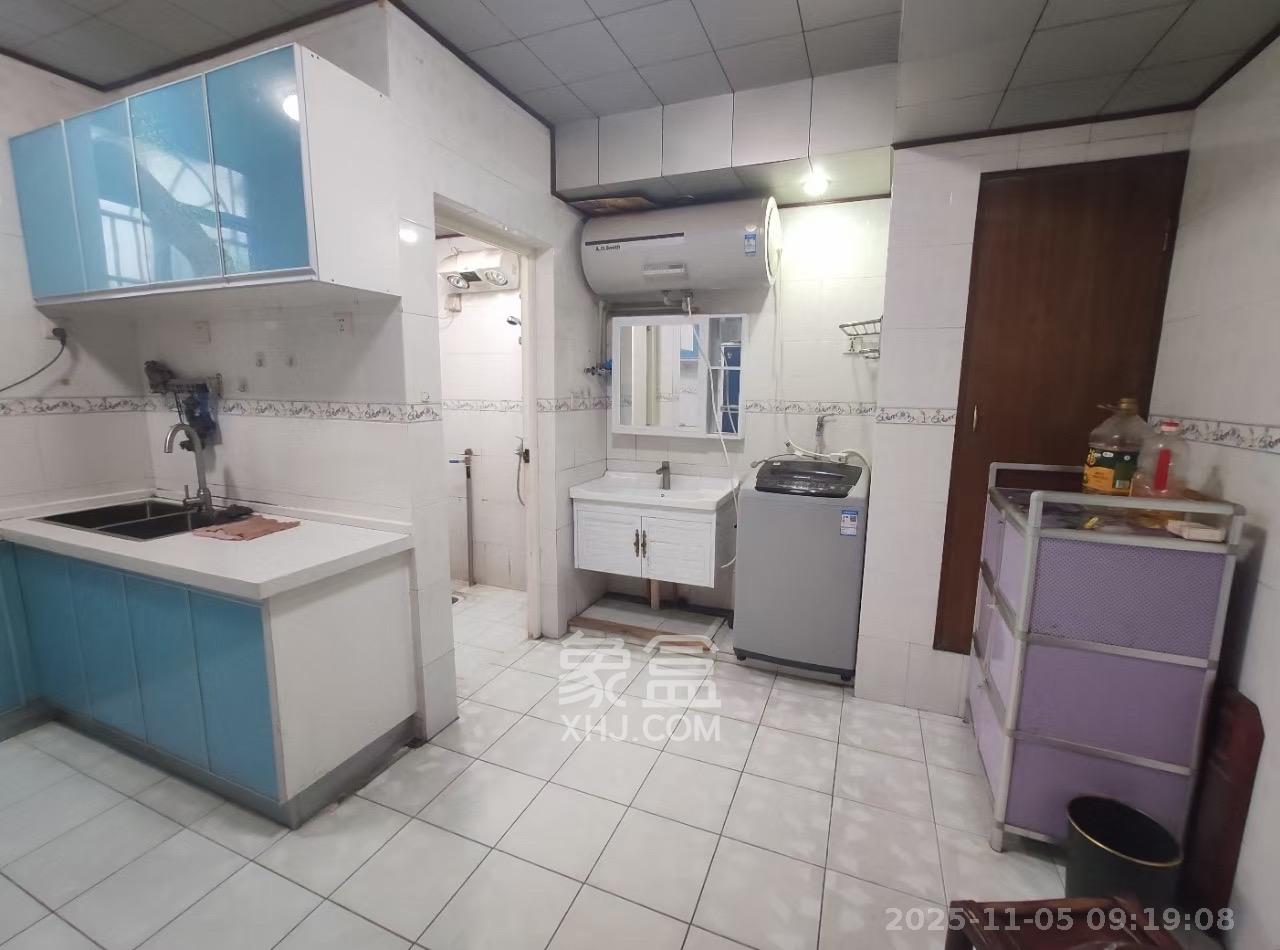 金色比华利 3室2厅2卫 1600.0元/月 金色比华利 3室2厅2卫 1600.0元/月室内图