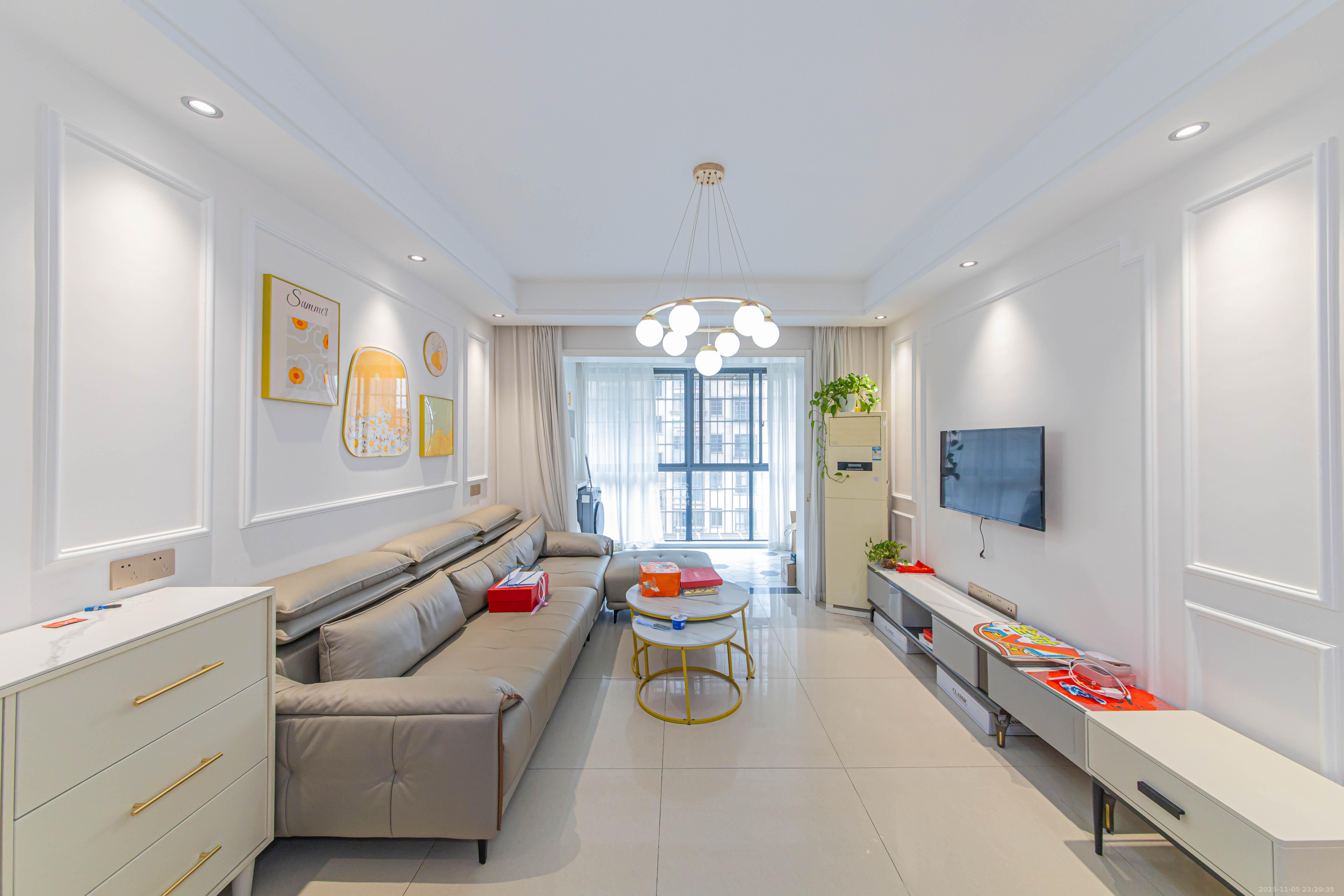 保利花园 1室2厅1卫 90.0万 保利花园 1室2厅1卫 90.0万客厅