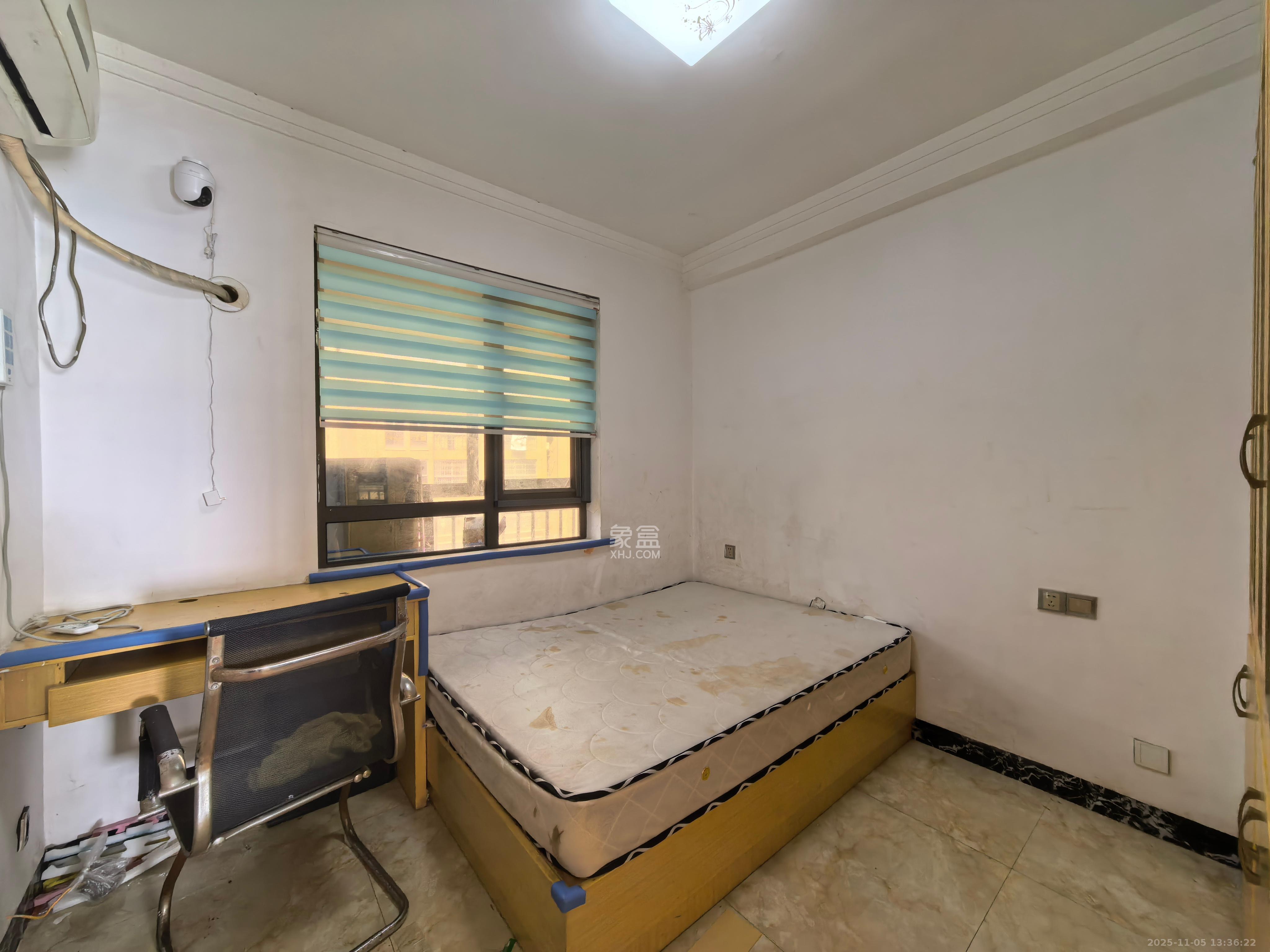 东岸梅园小区  3室2厅2卫    2400.0元/月室内图