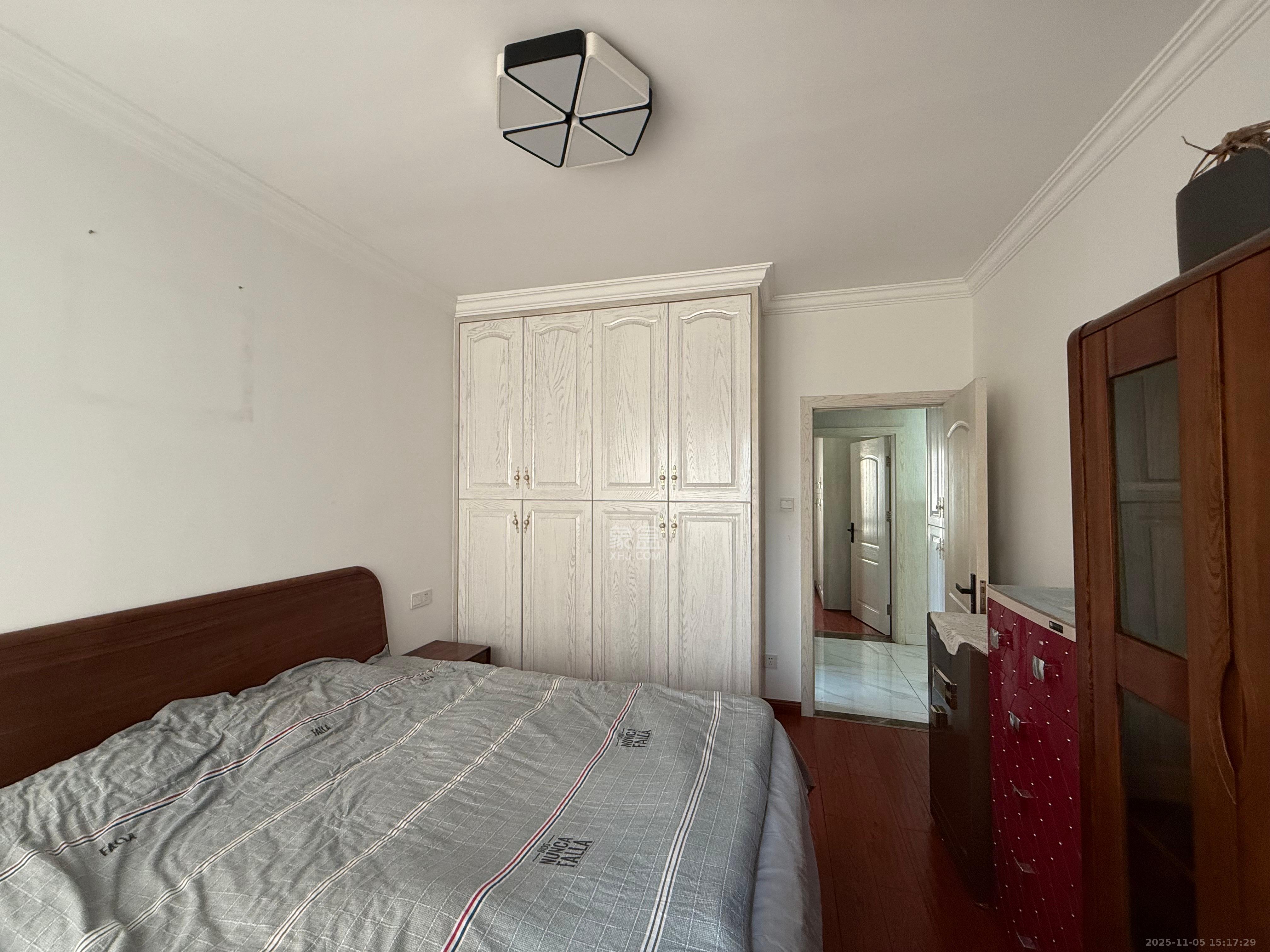 新城新世界一二三期  3室2厅1卫    3400.0元/月室内图