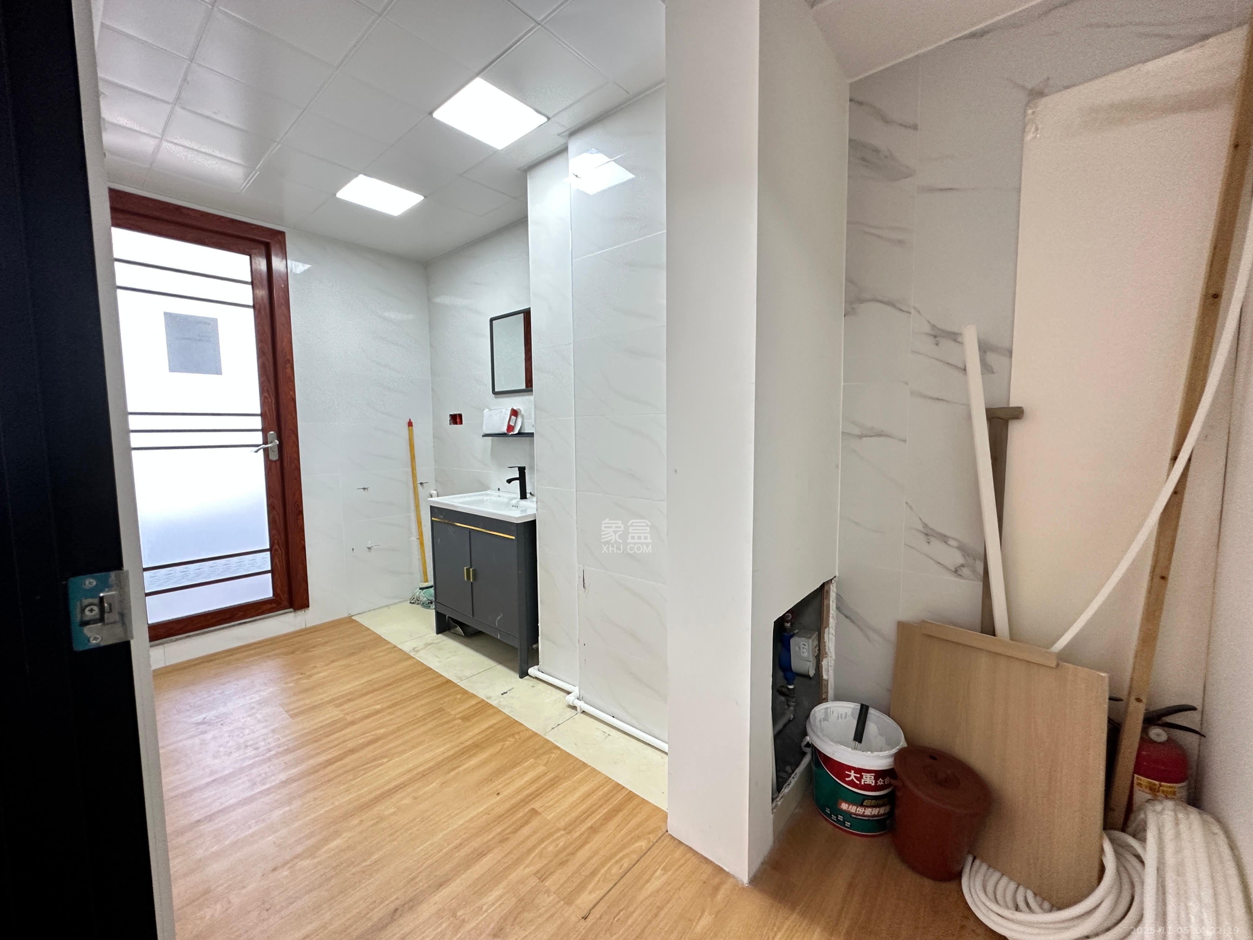 长房中庭国际(东郡华蓉广场) 1室1厅1卫 8000.0元/月 长房中庭国际(东郡华蓉广场) 1室1厅1卫 8000.0元/月室内图