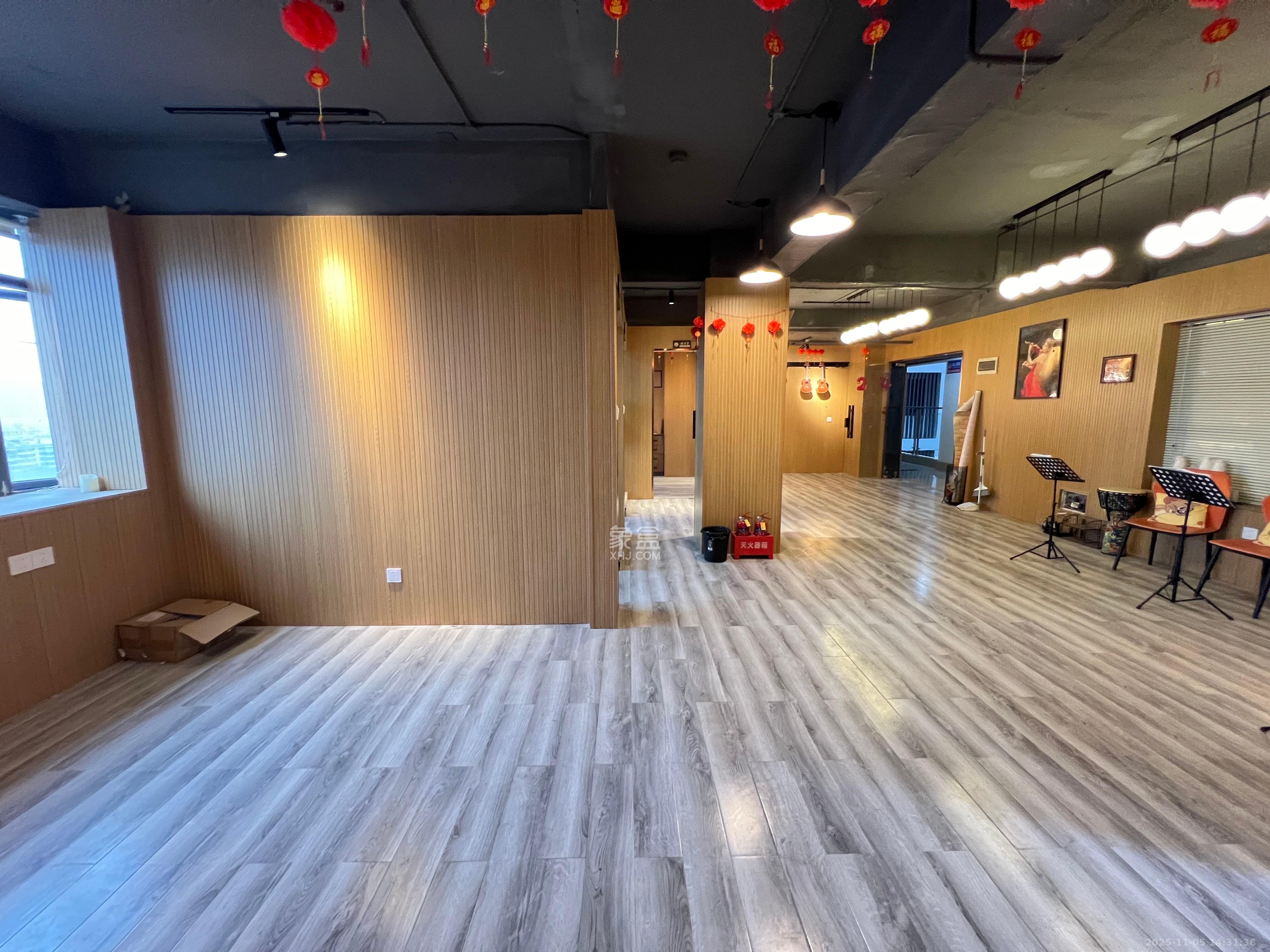 长房中庭国际(东郡华蓉广场) 2室2厅1卫 5500.0元/月 长房中庭国际(东郡华蓉广场) 2室2厅1卫 5500.0元/月室内图