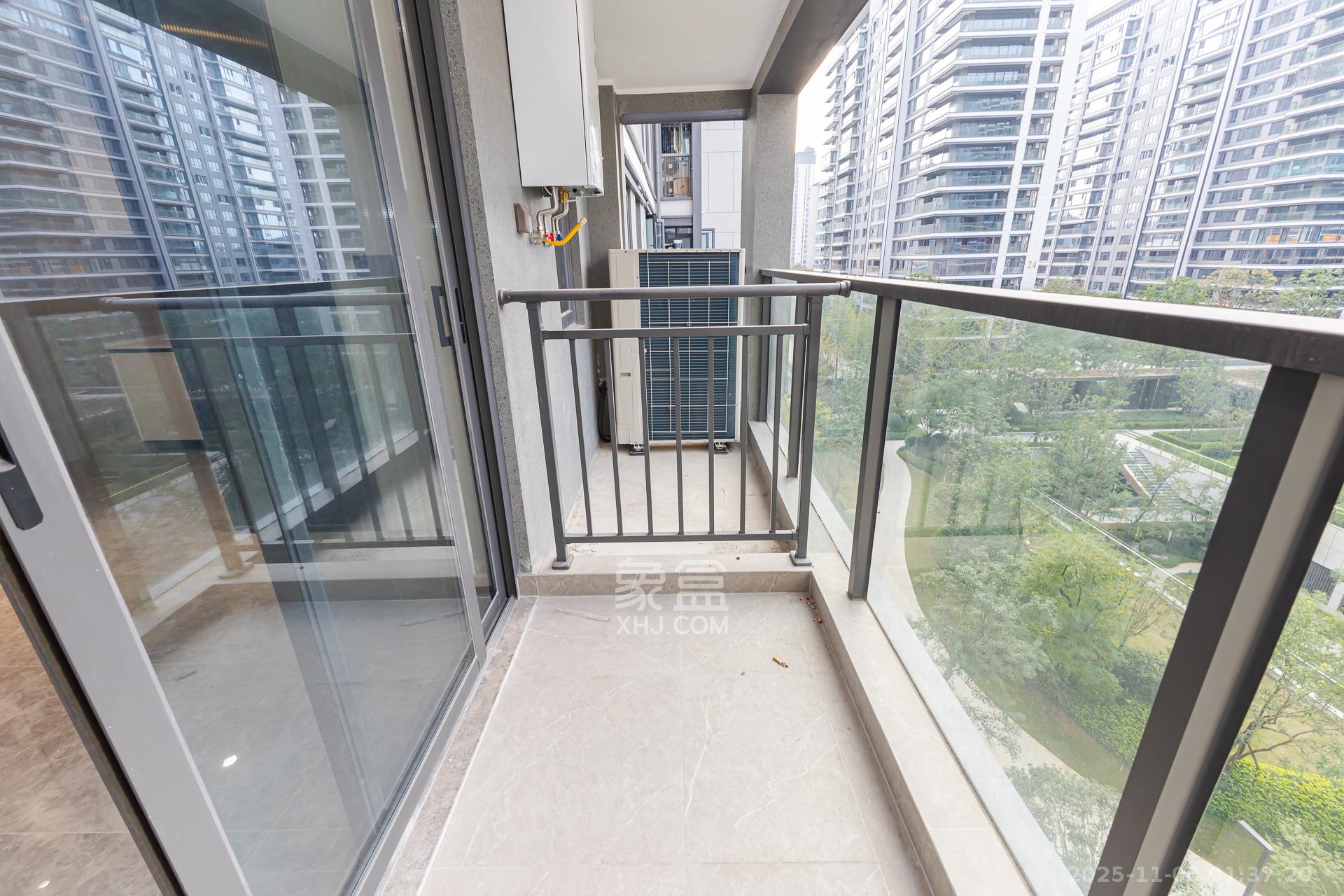 嘉臣道 4室2厅2卫 270.0万 嘉臣道 4室2厅2卫 270.0万阳台