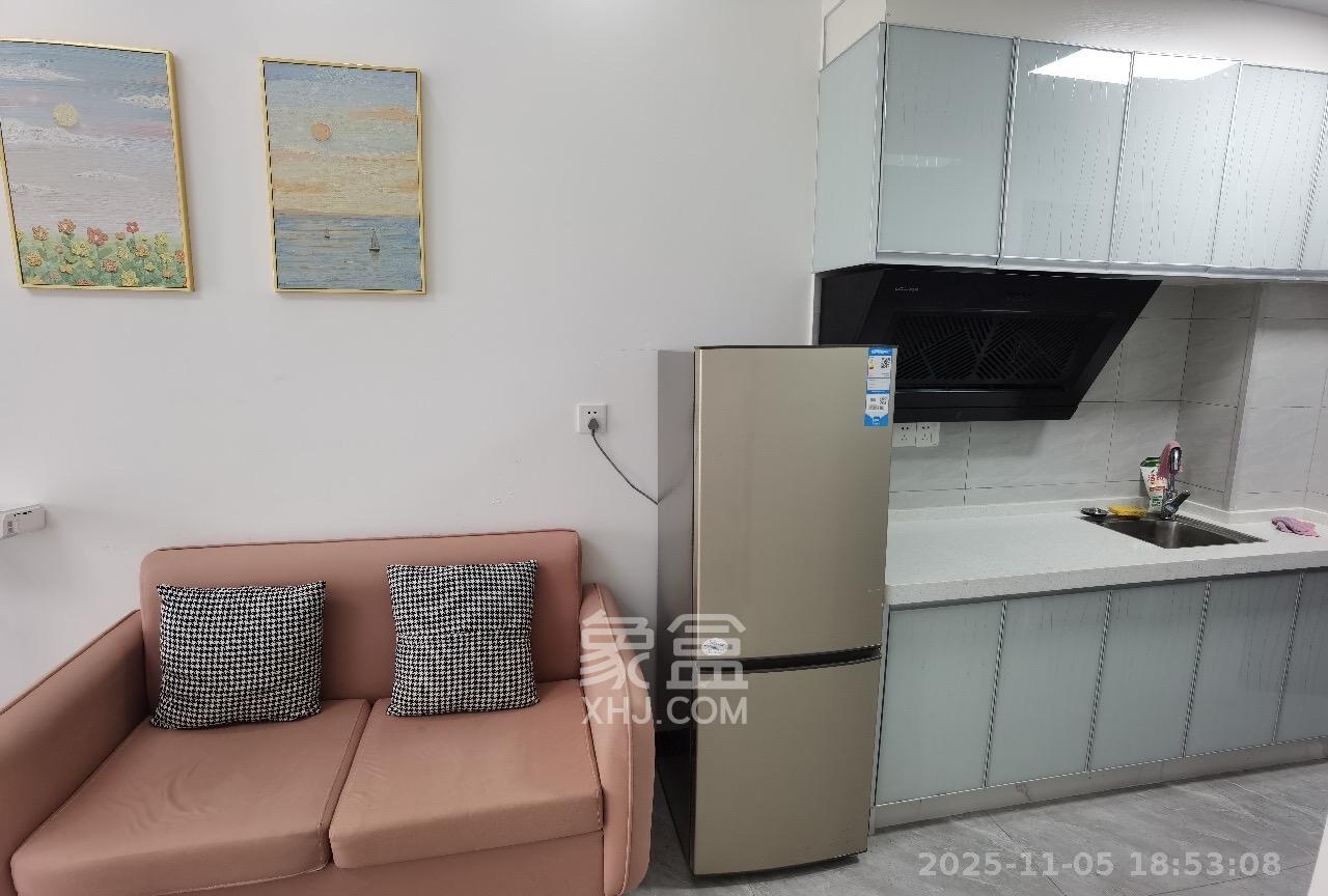 万润时光里 1室1厅1卫 1600.0元/月 万润时光里 1室1厅1卫 1600.0元/月室内图