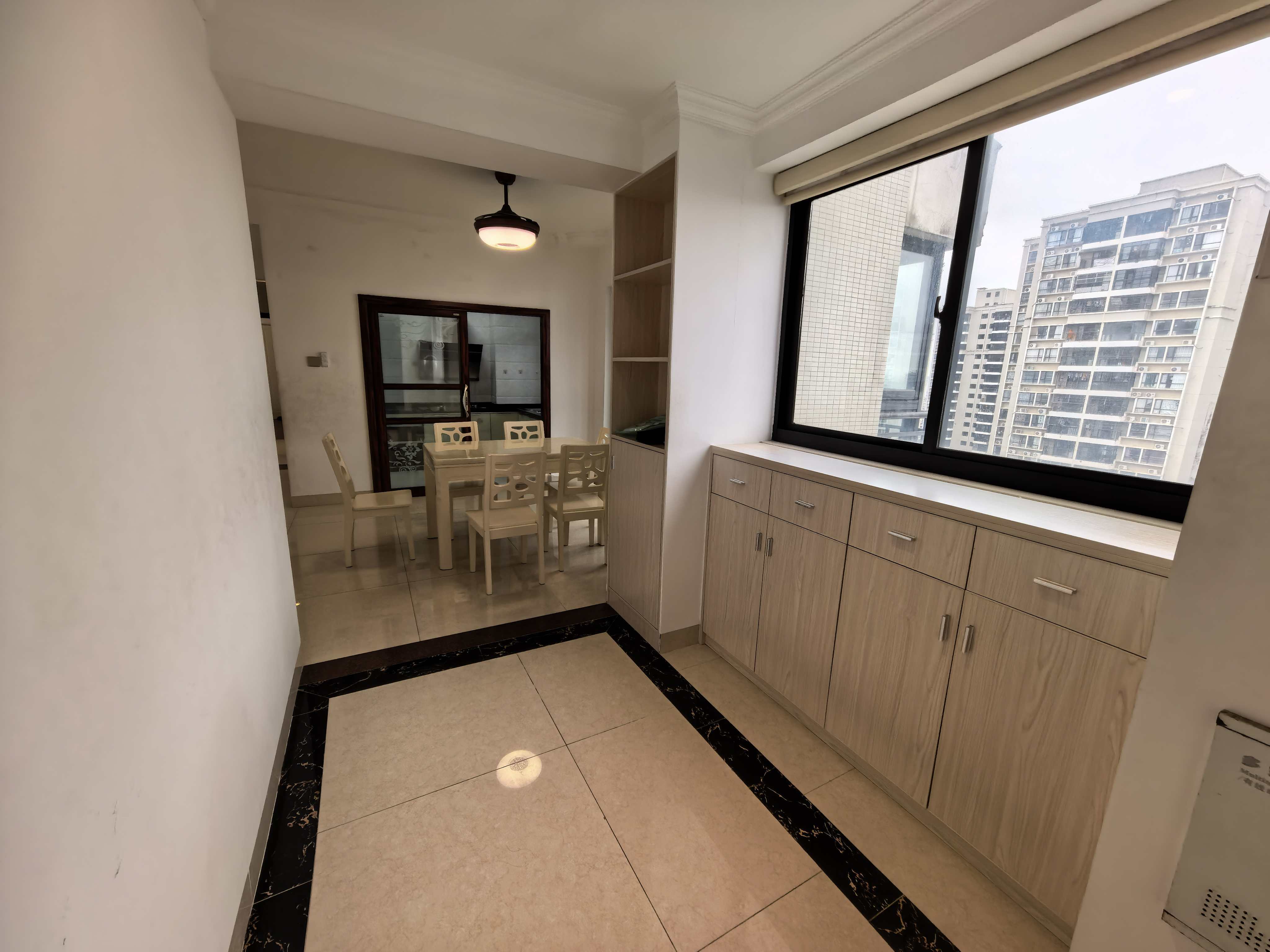 盛达景都三期  3室2厅2卫    3500.0元/月室内图