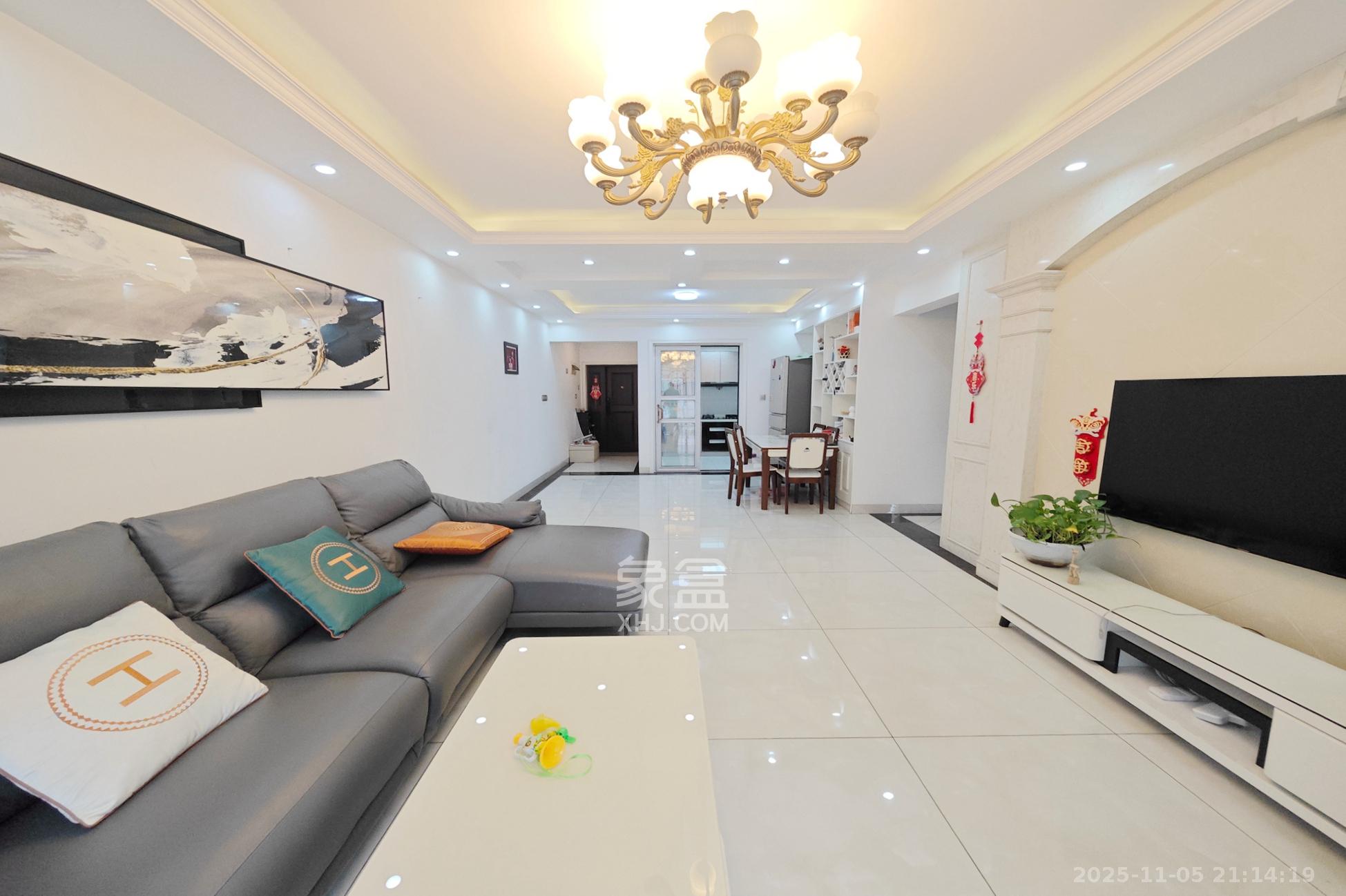 新城新世界一二三期 3室2厅2卫 125.0万 新城新世界一二三期 3室2厅2卫 125.0万客厅