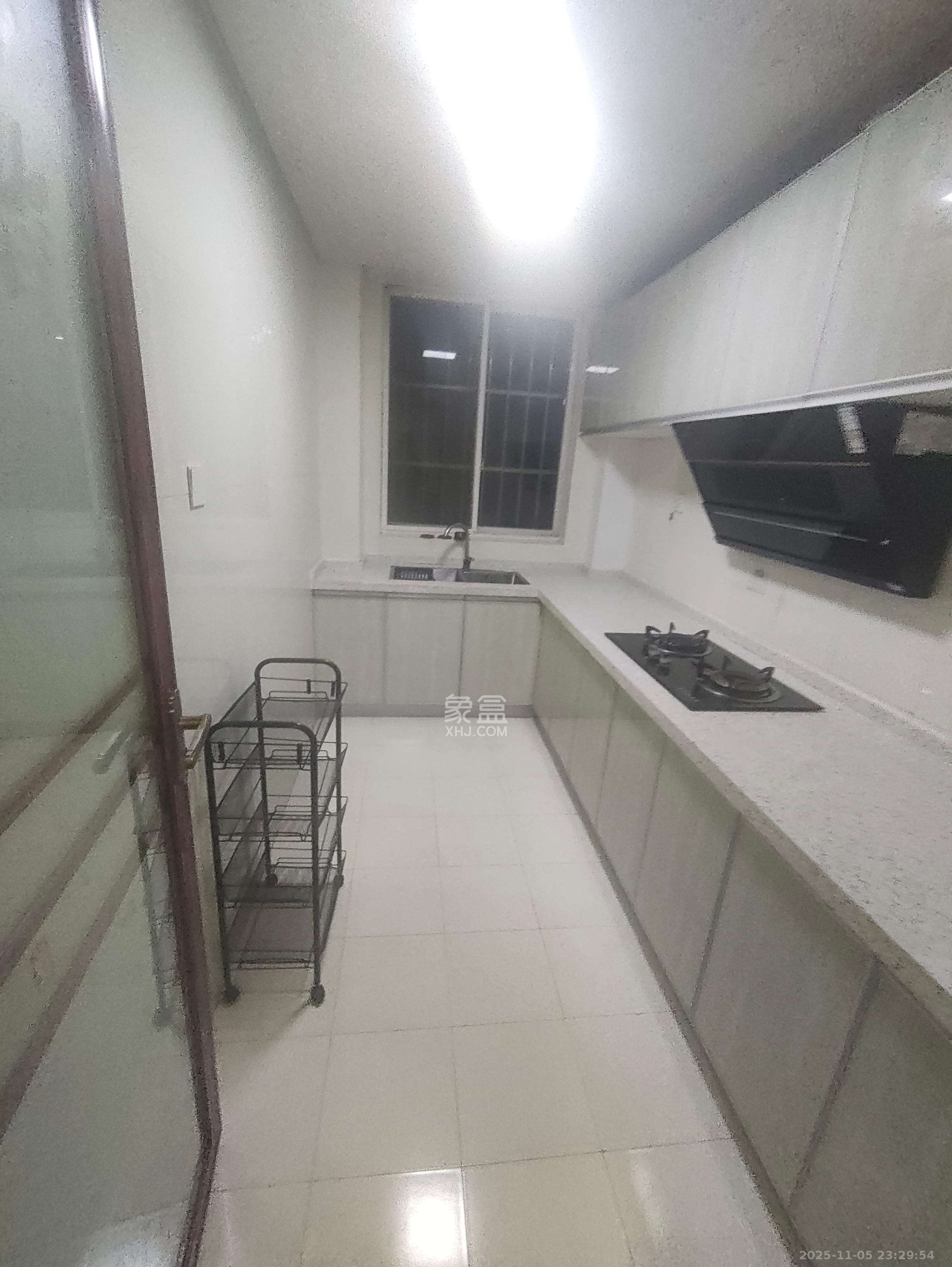 新世界广场 1室1厅1卫 1650.0元/月 新世界广场 1室1厅1卫 1650.0元/月室内图