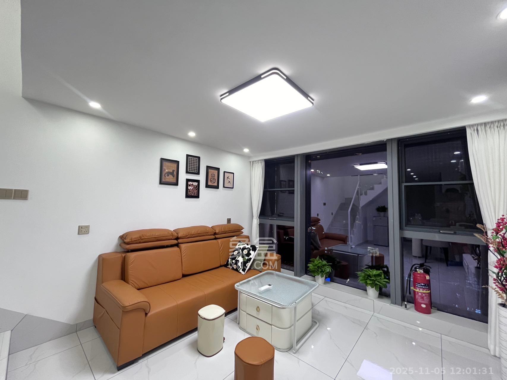 卓越中寰  2室2厅1卫    2600.0元/月