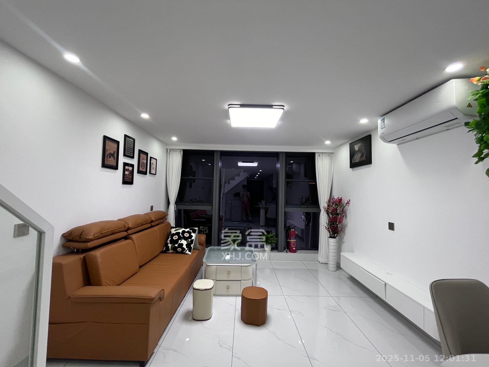 卓越中寰  2室2厅1卫    2600.0元/月室内图